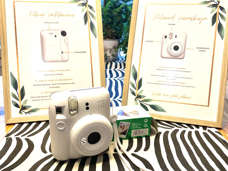 Instax mini 12 kamera+kehystetyt ohjeet vieraille