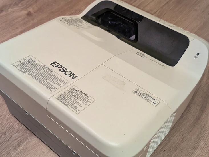 4k short throw projector