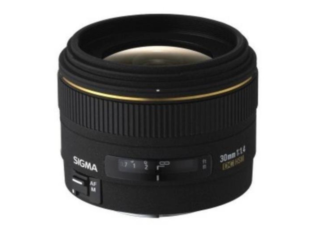 Sigma ef 30mm f/1:1.4 dc hsm objektiv