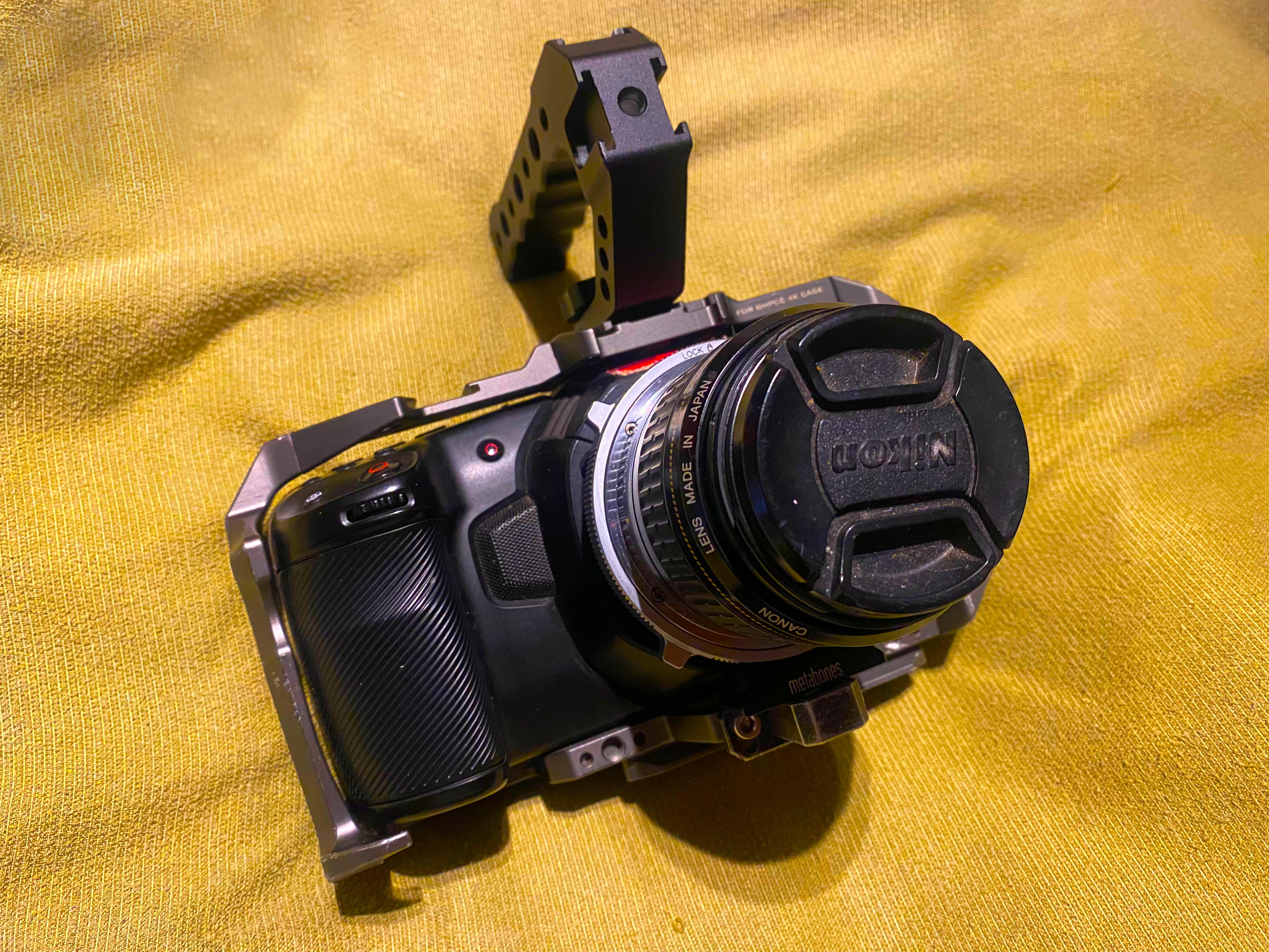 Bmpcc 4k + tilta cage + lens + handle (blackmagic pocket cinema camera 4k)