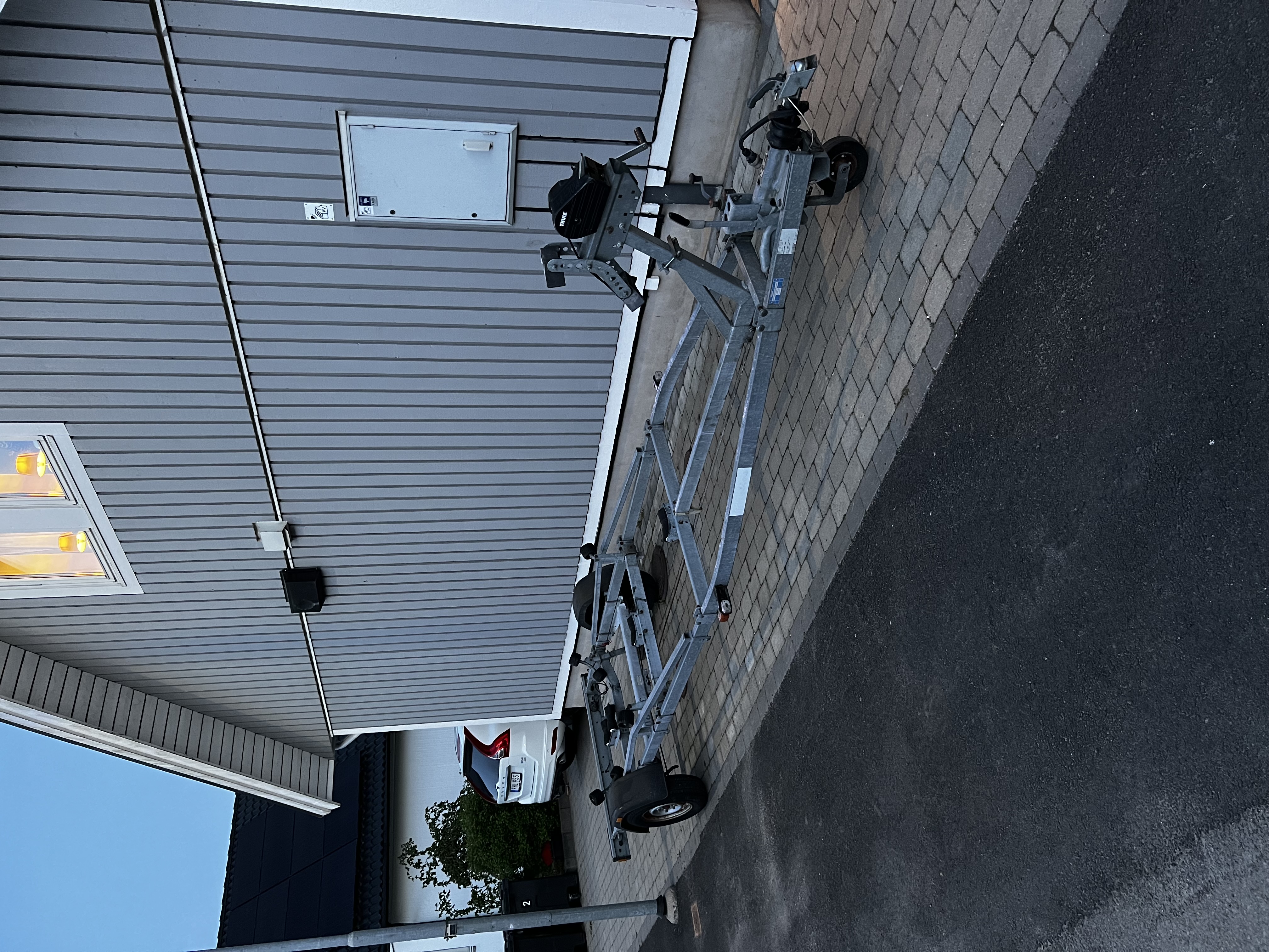 Thule 1300kg (1000kg) båttrailer 80km/h bromsad
