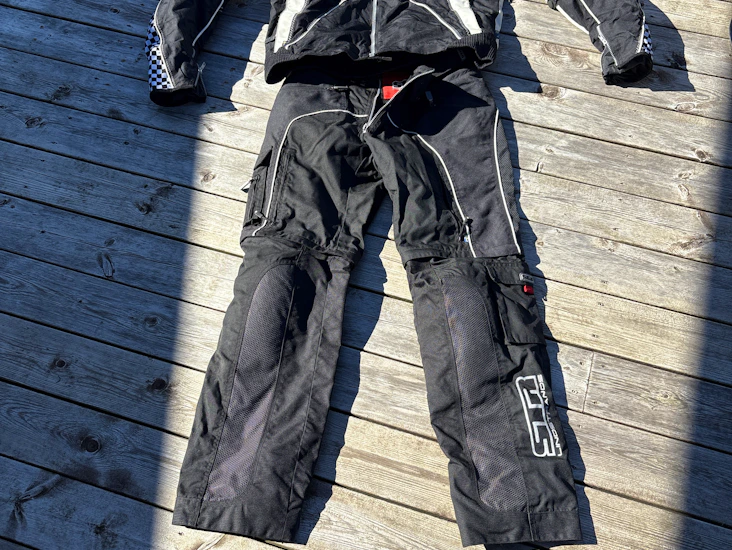 Kjøredress. lindstrands str mc-jakke (xl) og bukse (m)