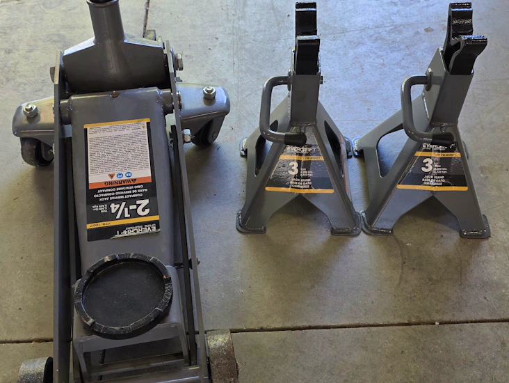 2-1/4-ton floor jack and two 3-ton jack stands
