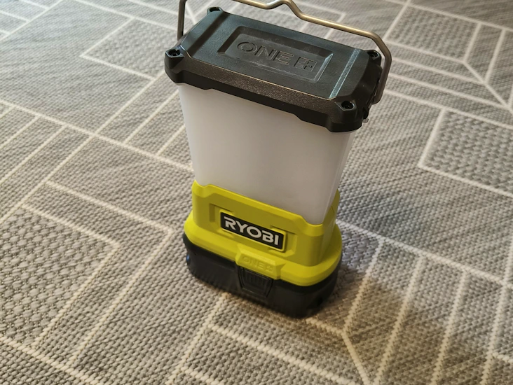 Ryobi akkukäyttöinen valaisn