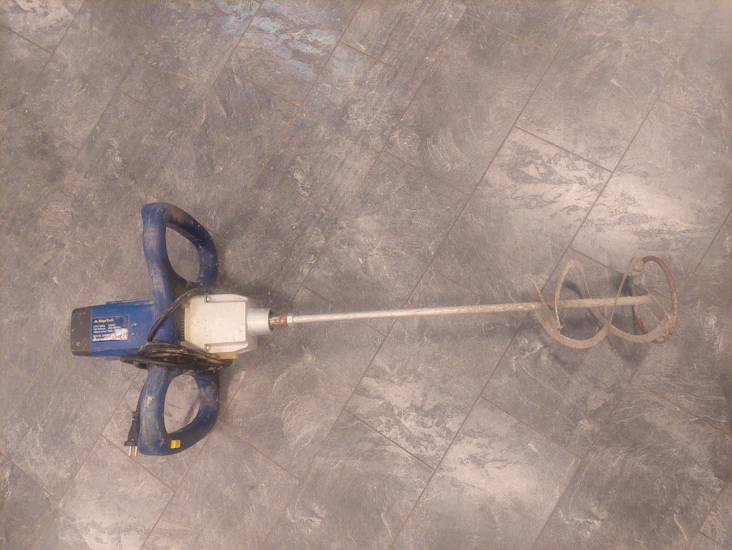 Mørtelblander og murer bøtter