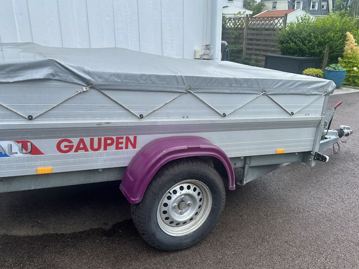 Gaupen alu tilhenger med doble karmer og tilhengertrekk