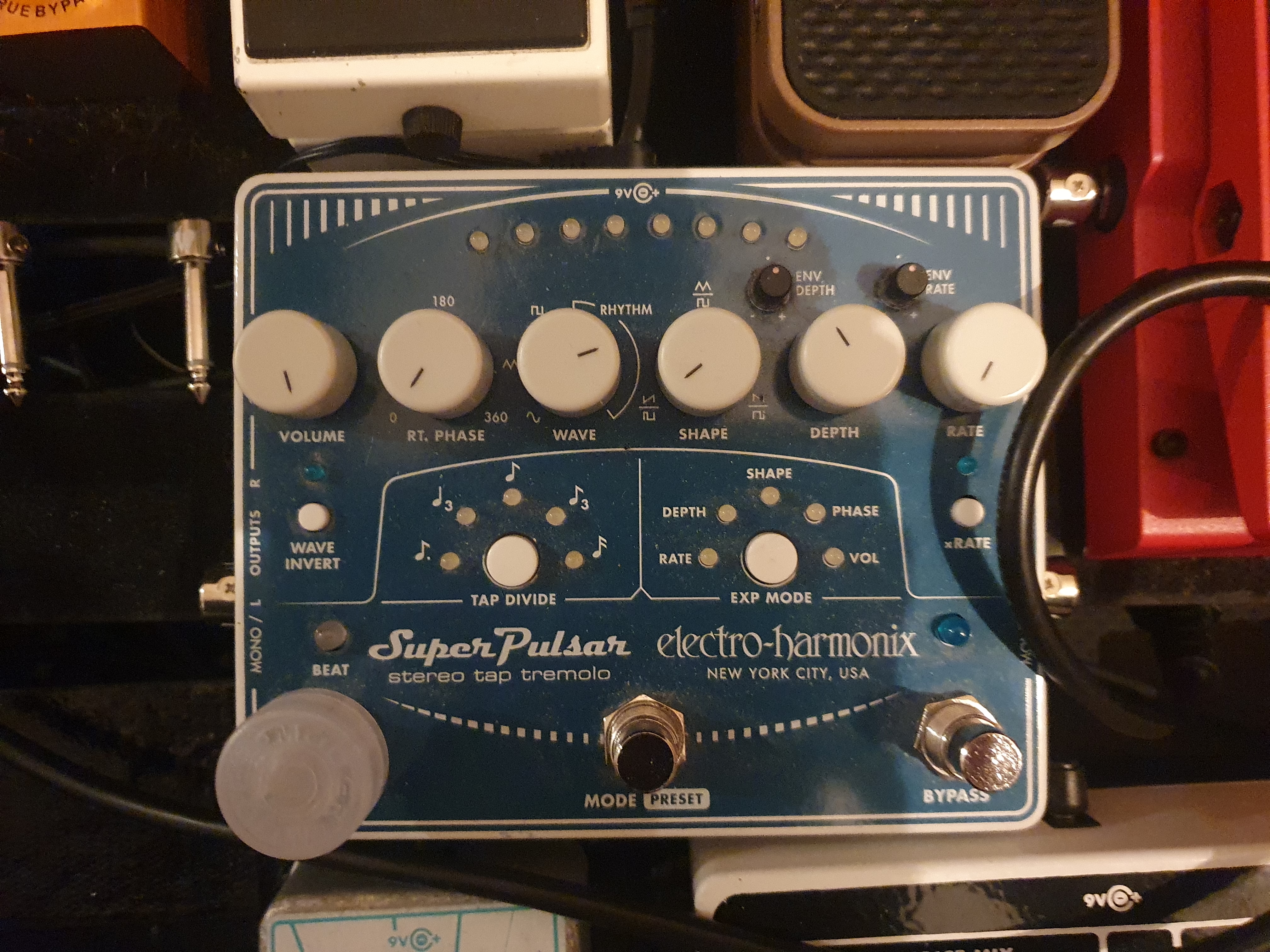 Electro-harmonix super pulsar tremolo