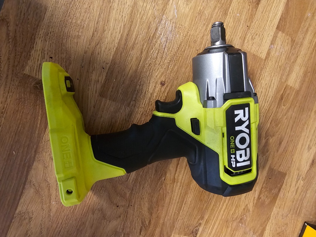 Batteridrevet muttertrekker ryobi