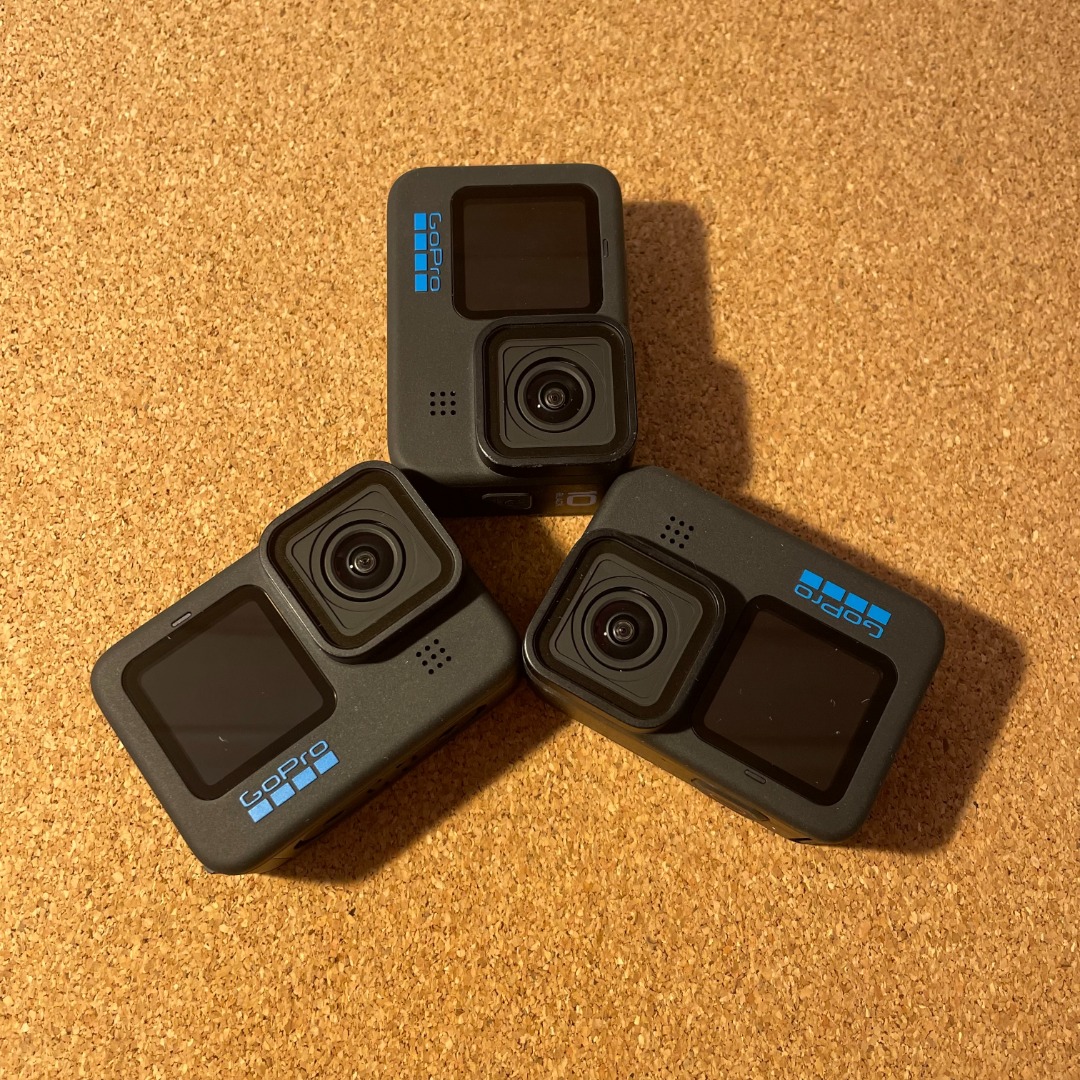 3x gopro 10 with spare batteries and 3 mounts