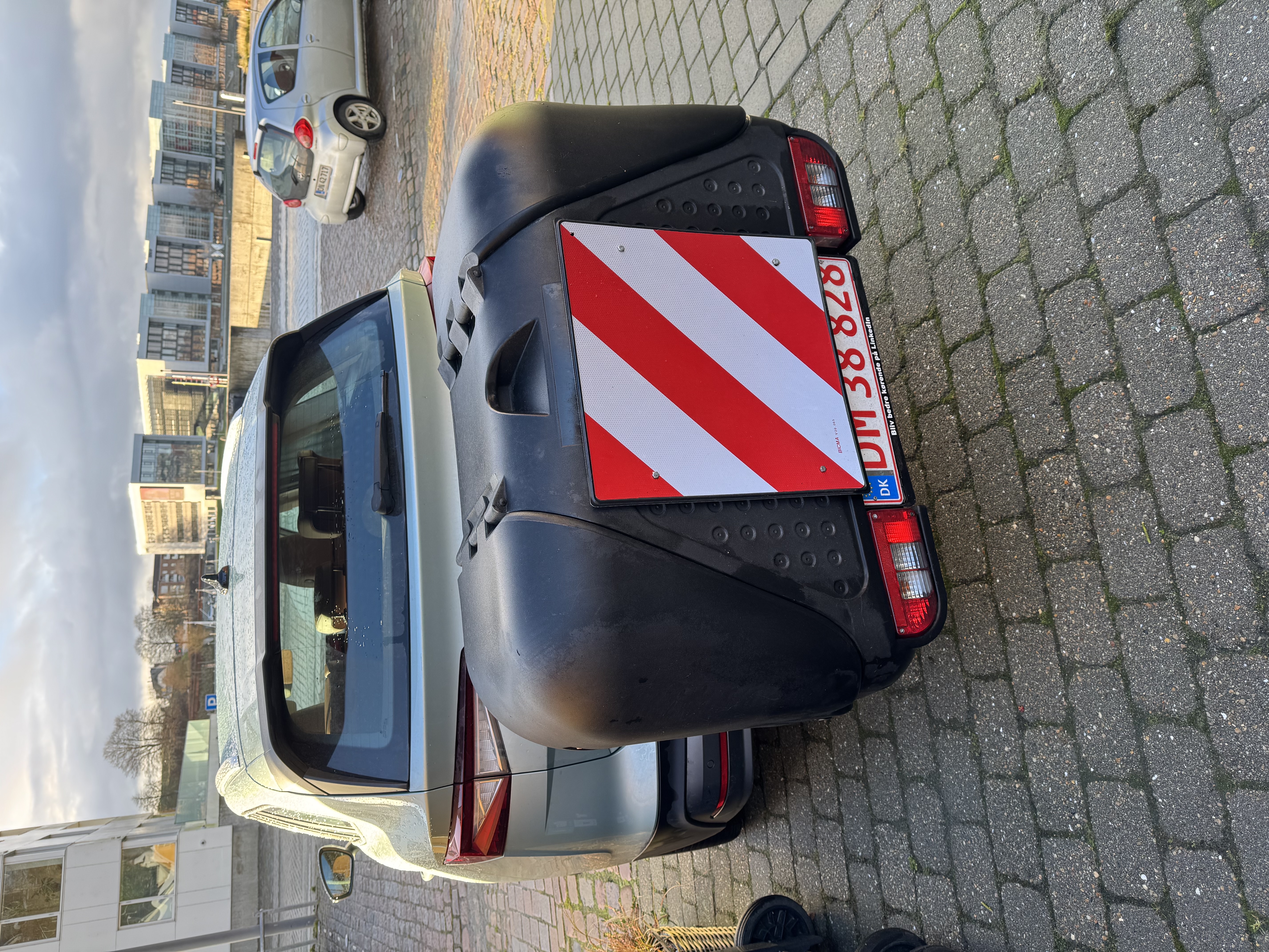 Towbox v2 - 390 liter