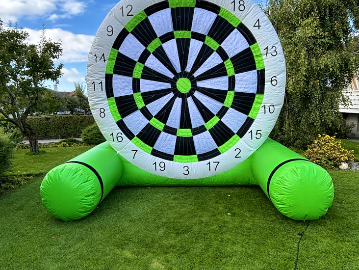 4m høy fotballdart til leie