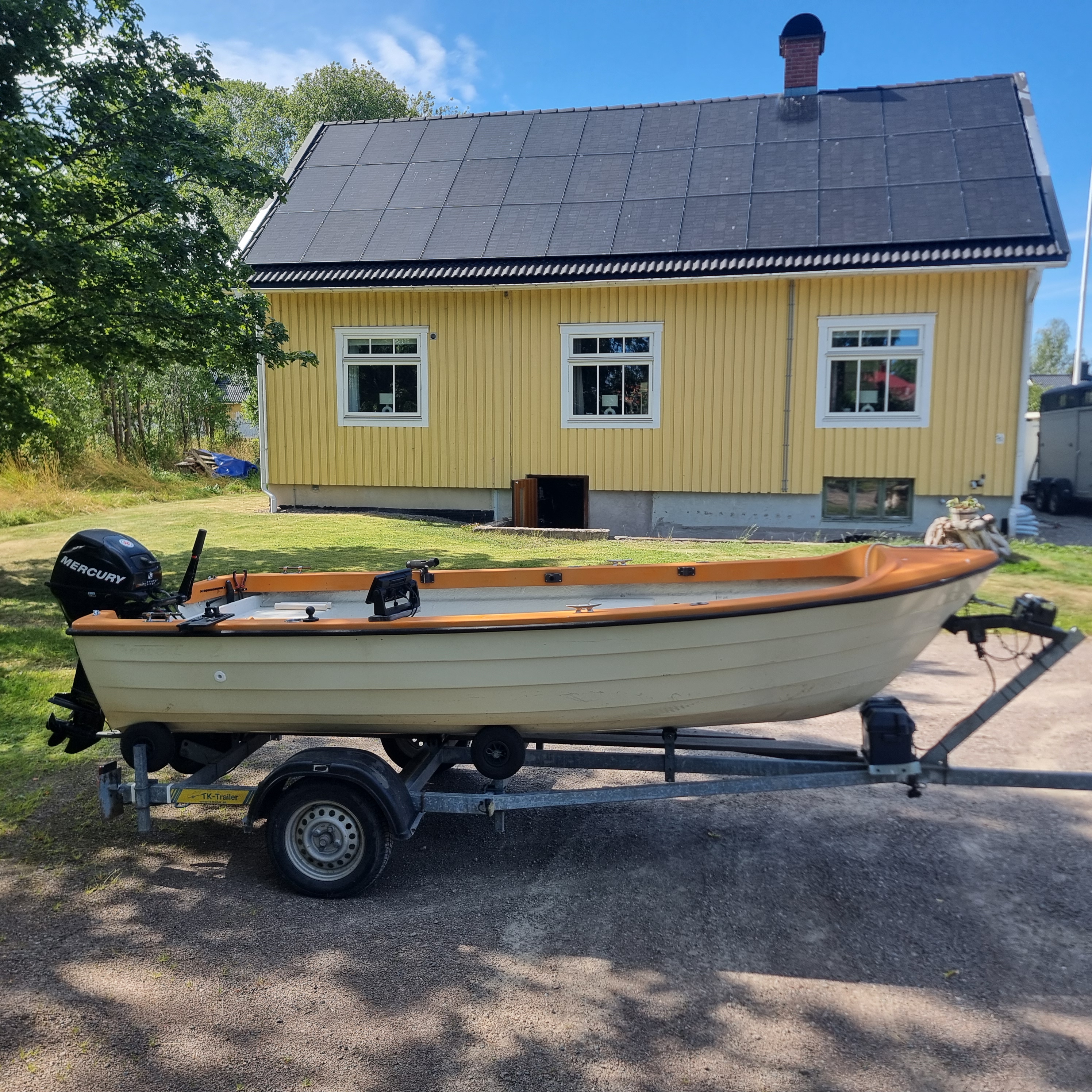 Ekan med 15 hk motor 