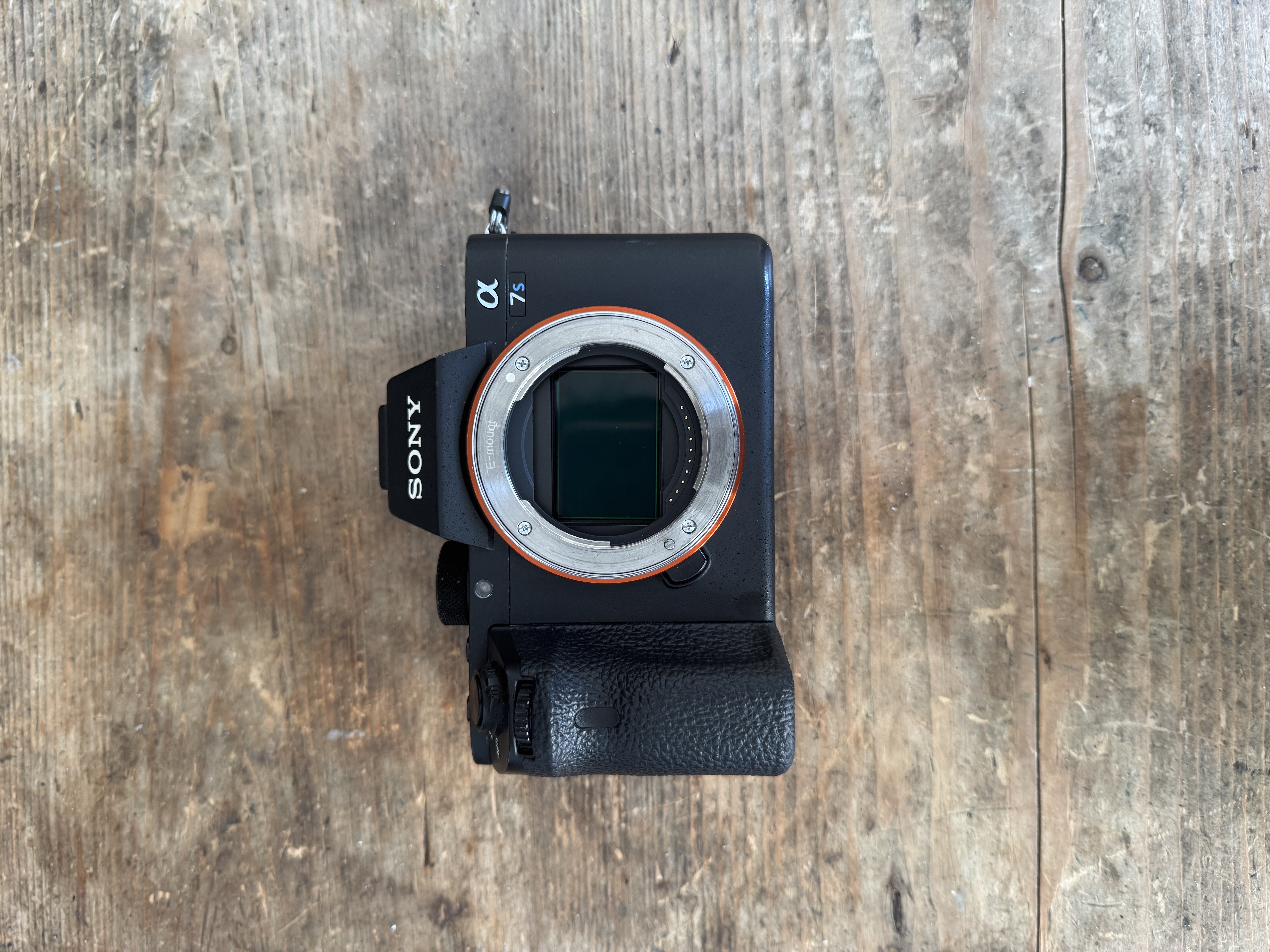Sony a7sii body + batteries and 128gb card