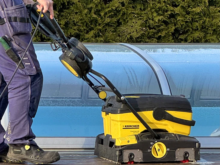 Terasstvätt/skurmaskin för trädäck (likadan som bona)