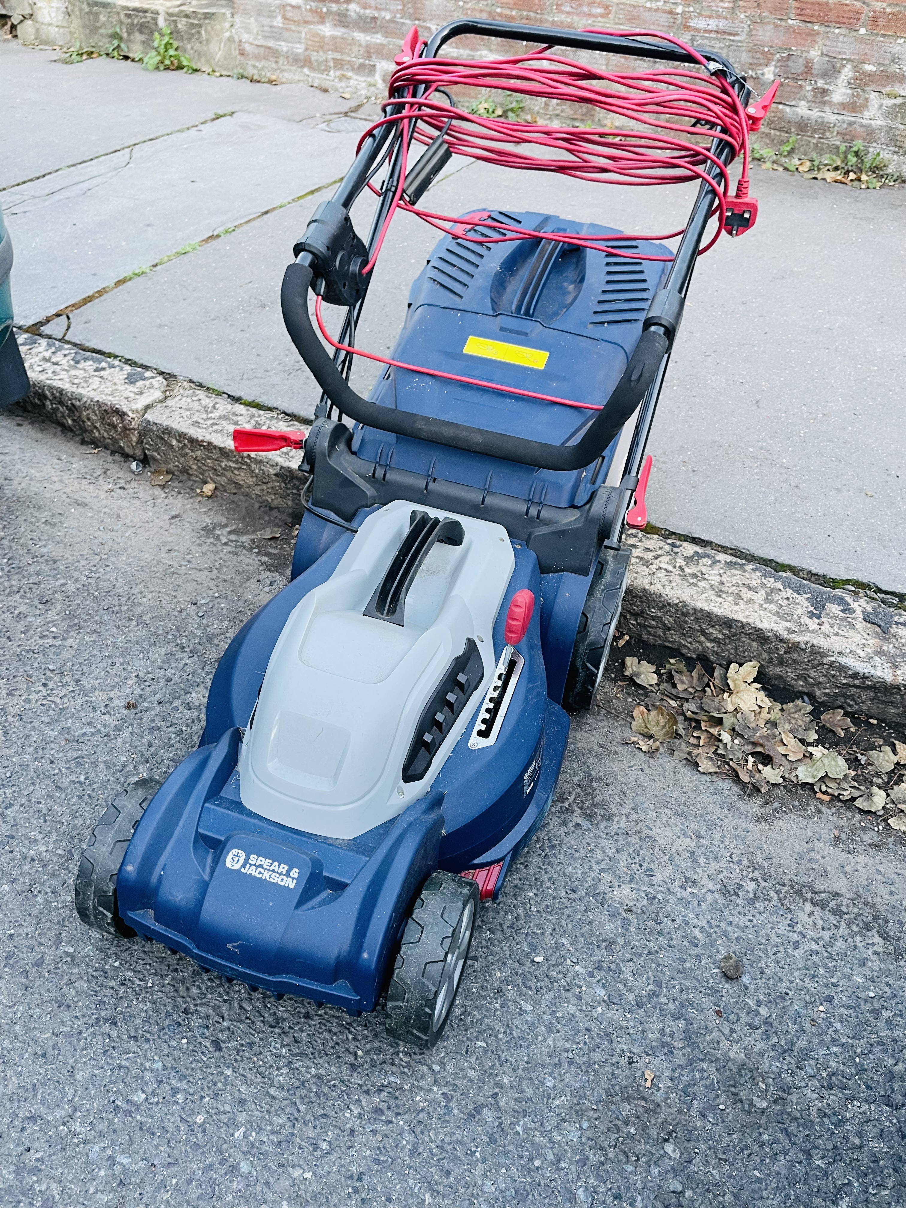 Lawn mower spear & jackson for rent
