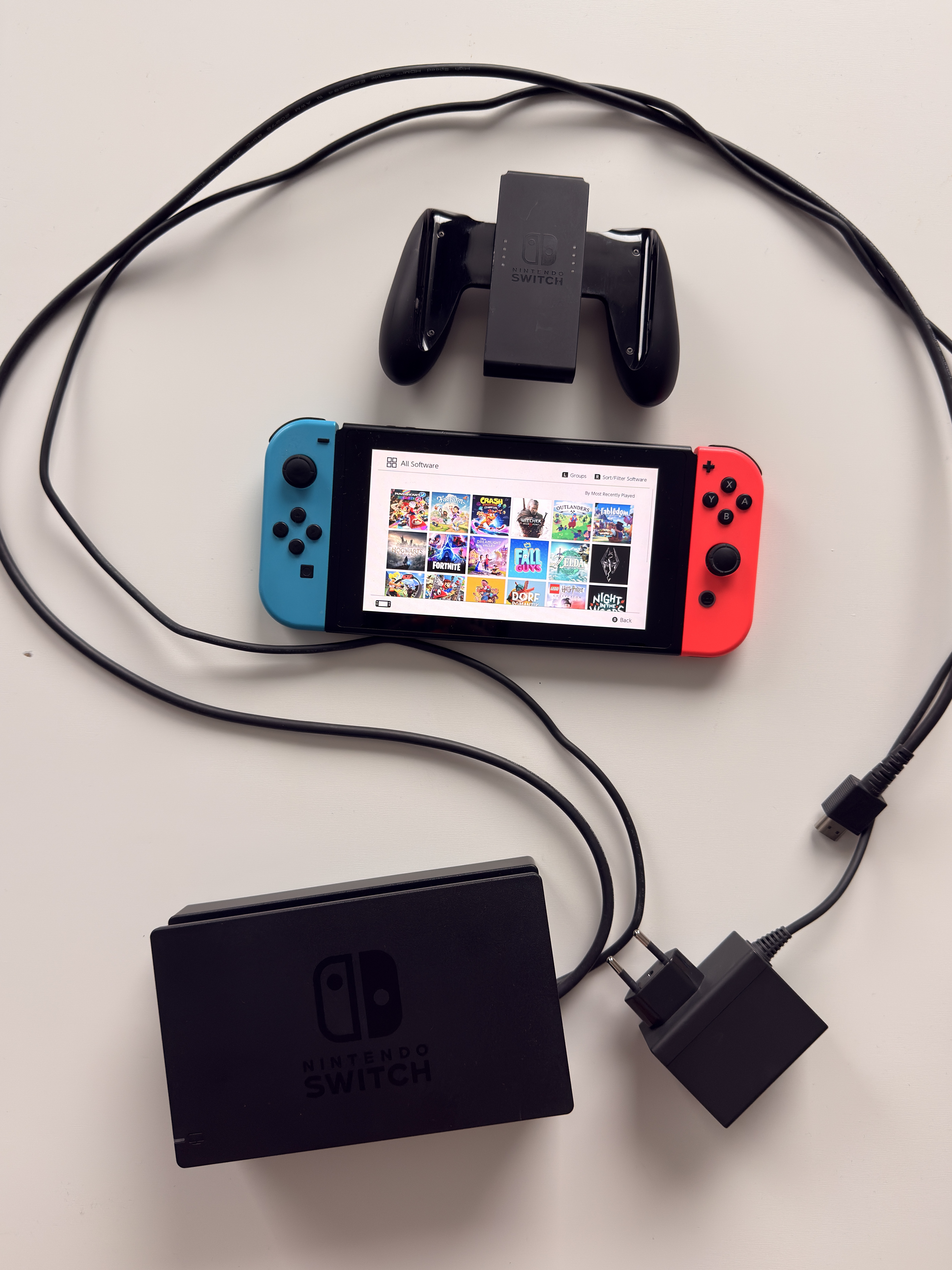 Komplett nintendo switch med stort spillutvalg (zelda, hogwarts, mario kart ++) // complete nintendo switch bundle w/ huge game library (zelda, hogwarts, mario, witcher)
