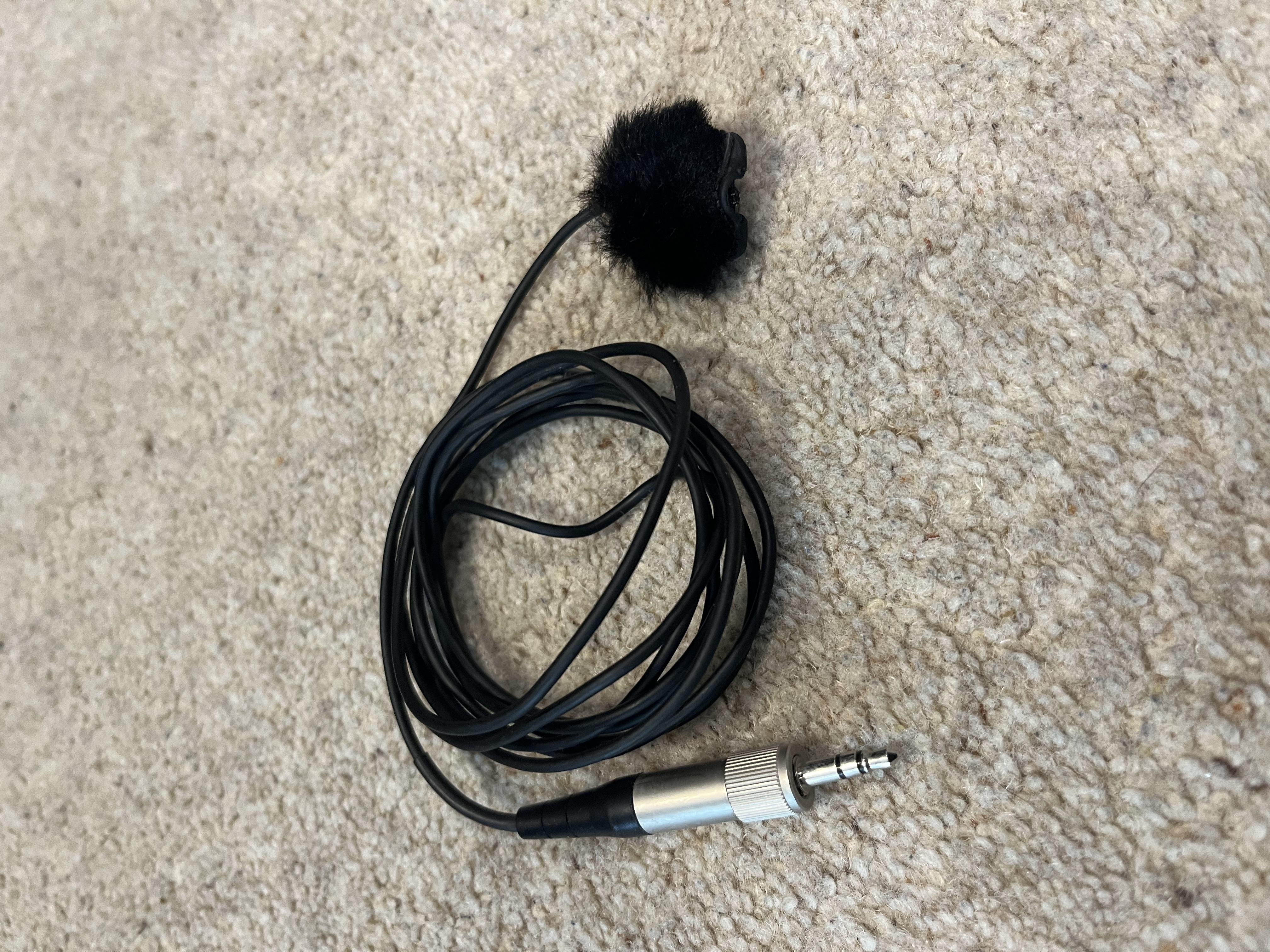 Sanken cos-11 lavalier microphone