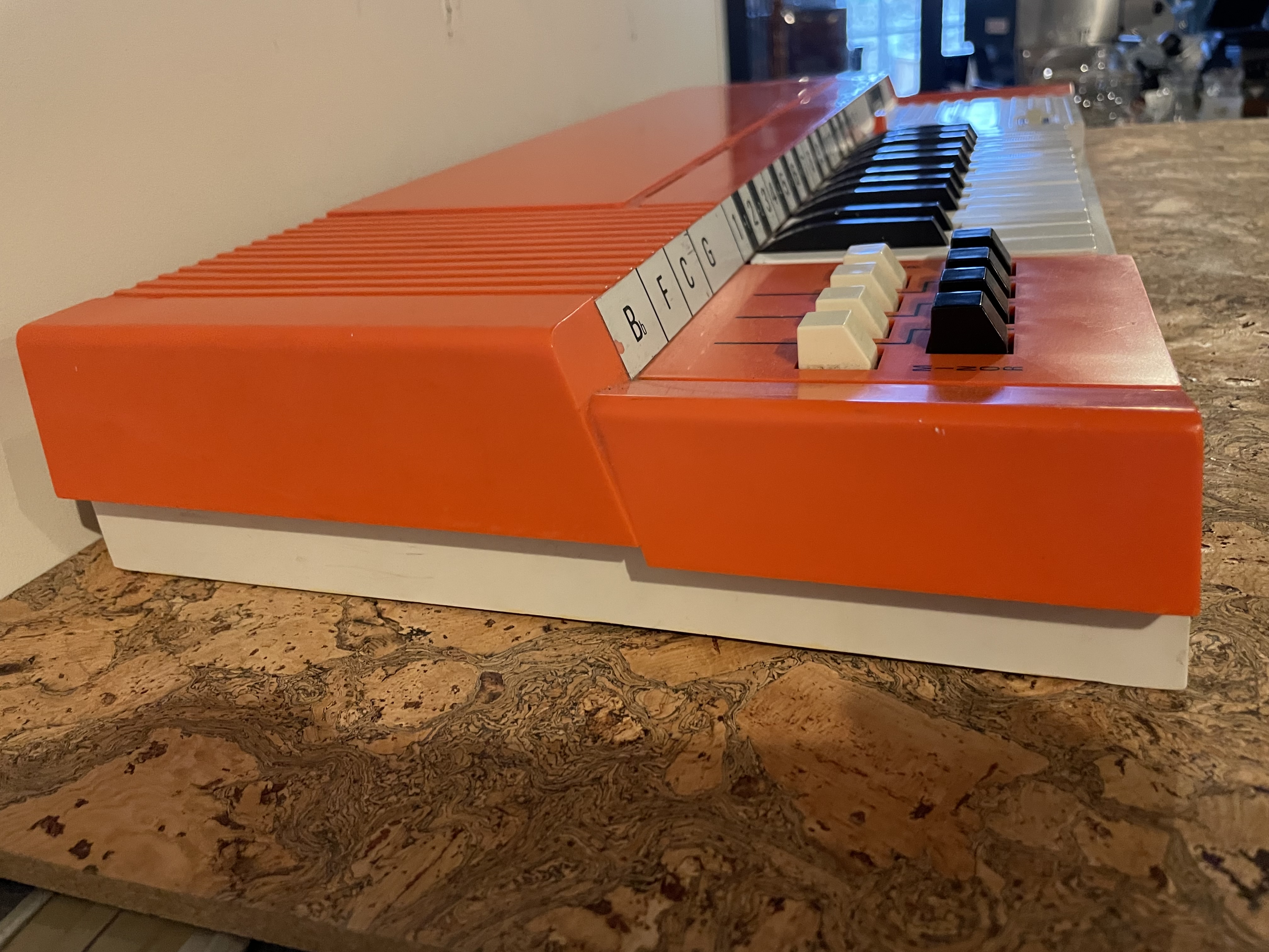 Vintage bontempi 104 electric chord organ – orange italian keyboard