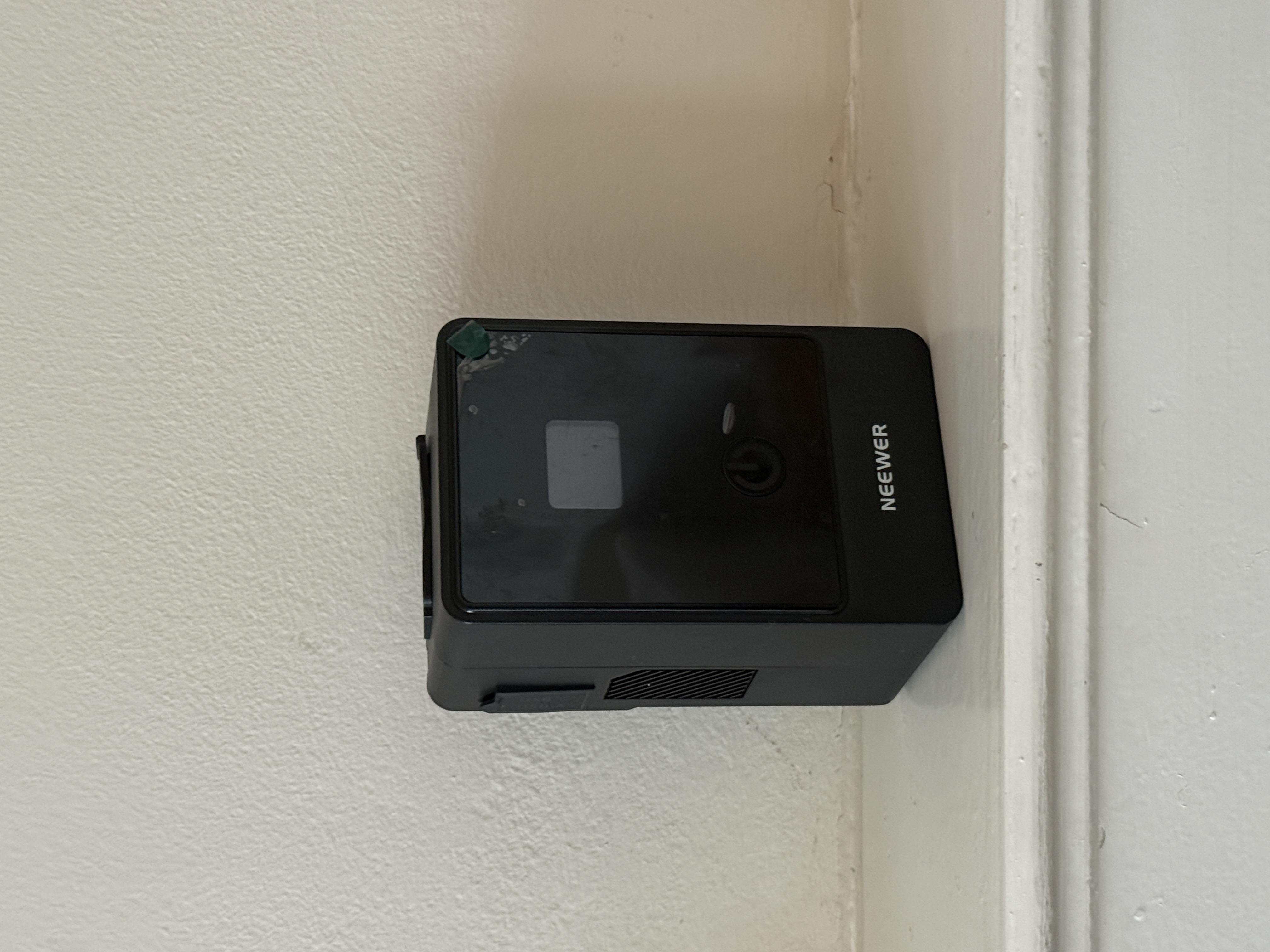 Neewer mini v mount battery