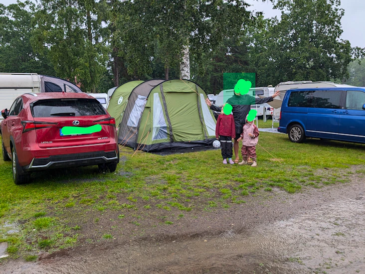 Tält med två sovrum. rymmer 4 personer