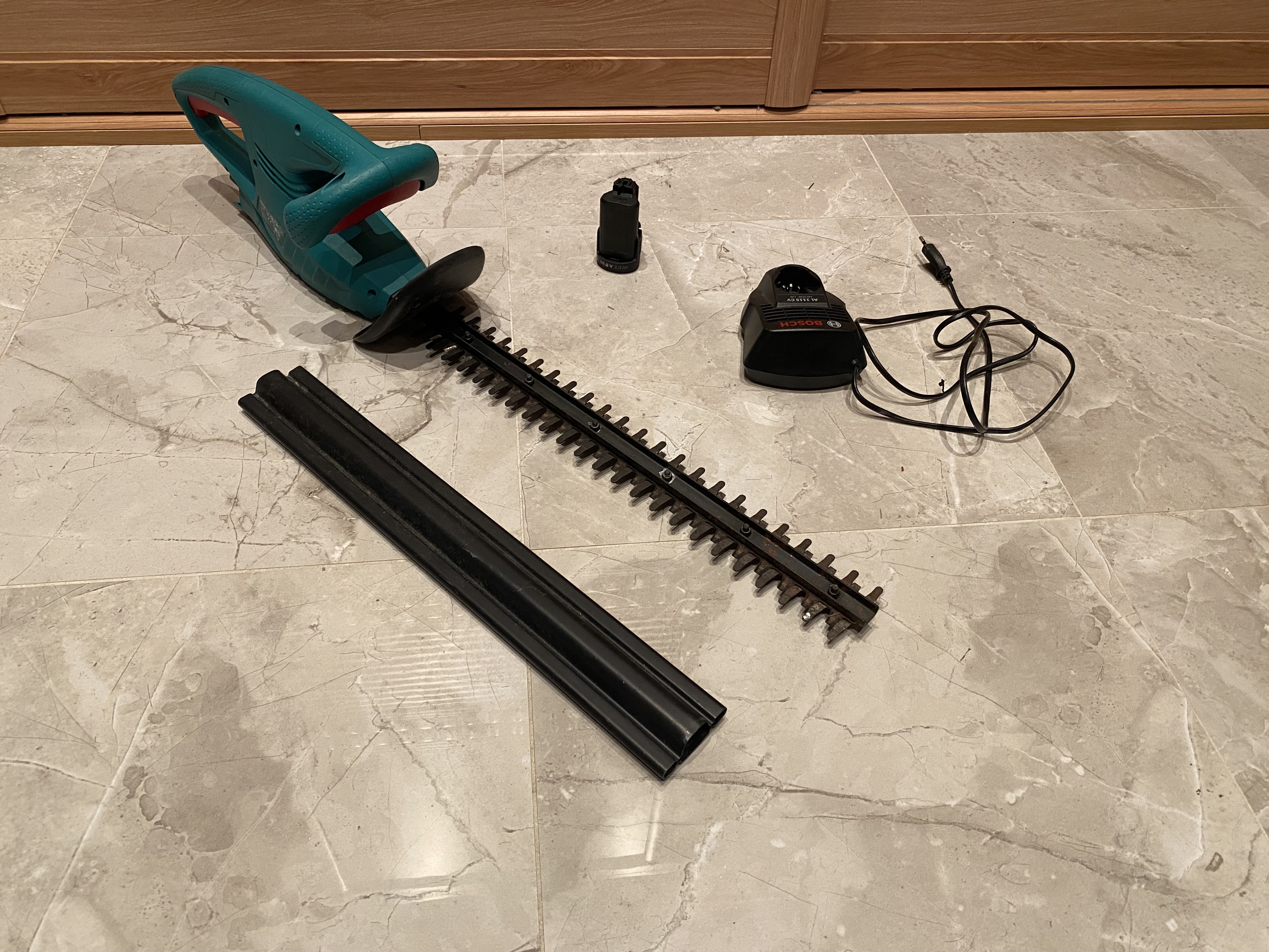 Bosch batteridrevet hekksaks/hekke trimmer/hekke saks til leie