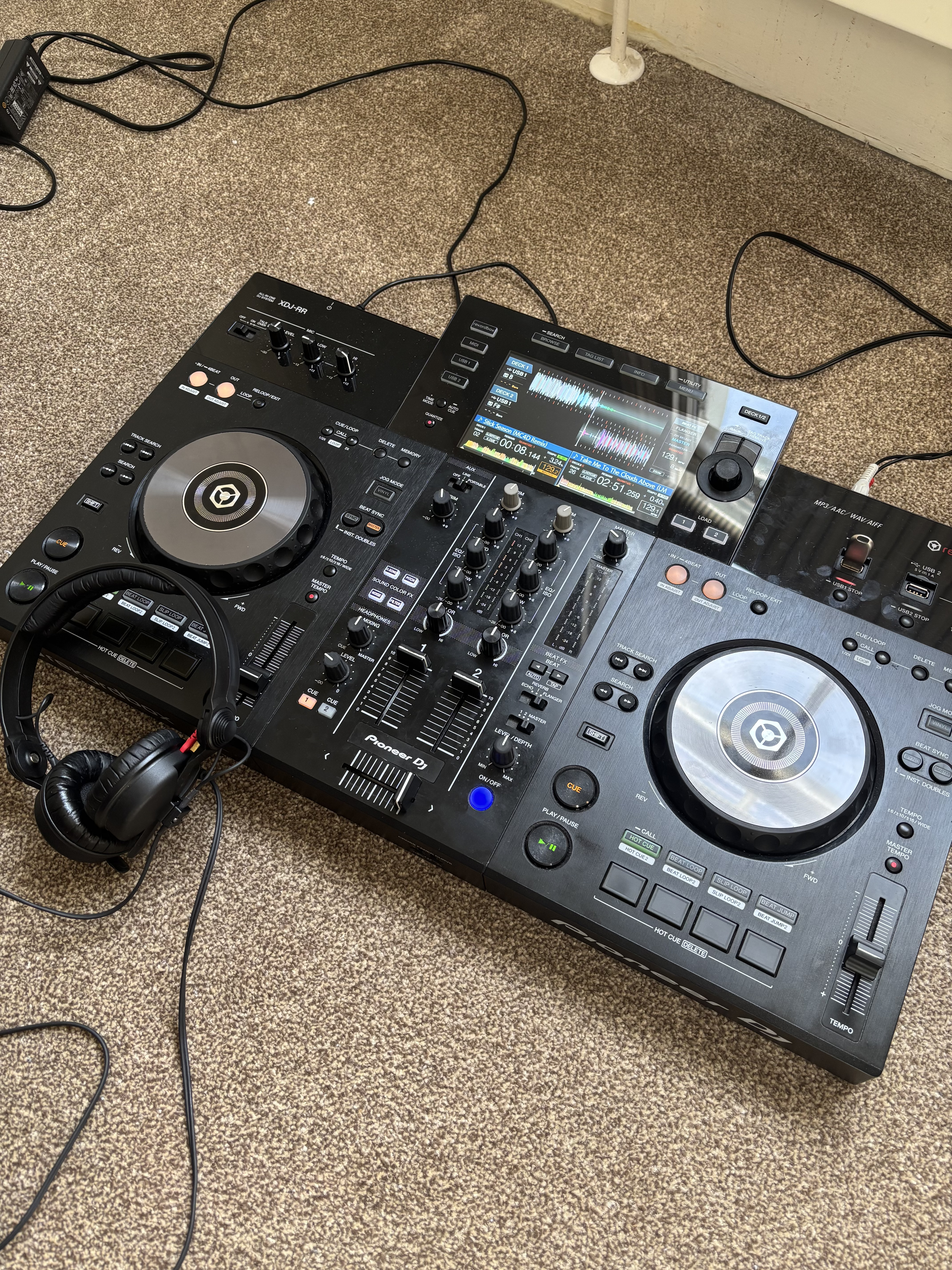 Pioneer xdj-rr with carry case and xlr cables
