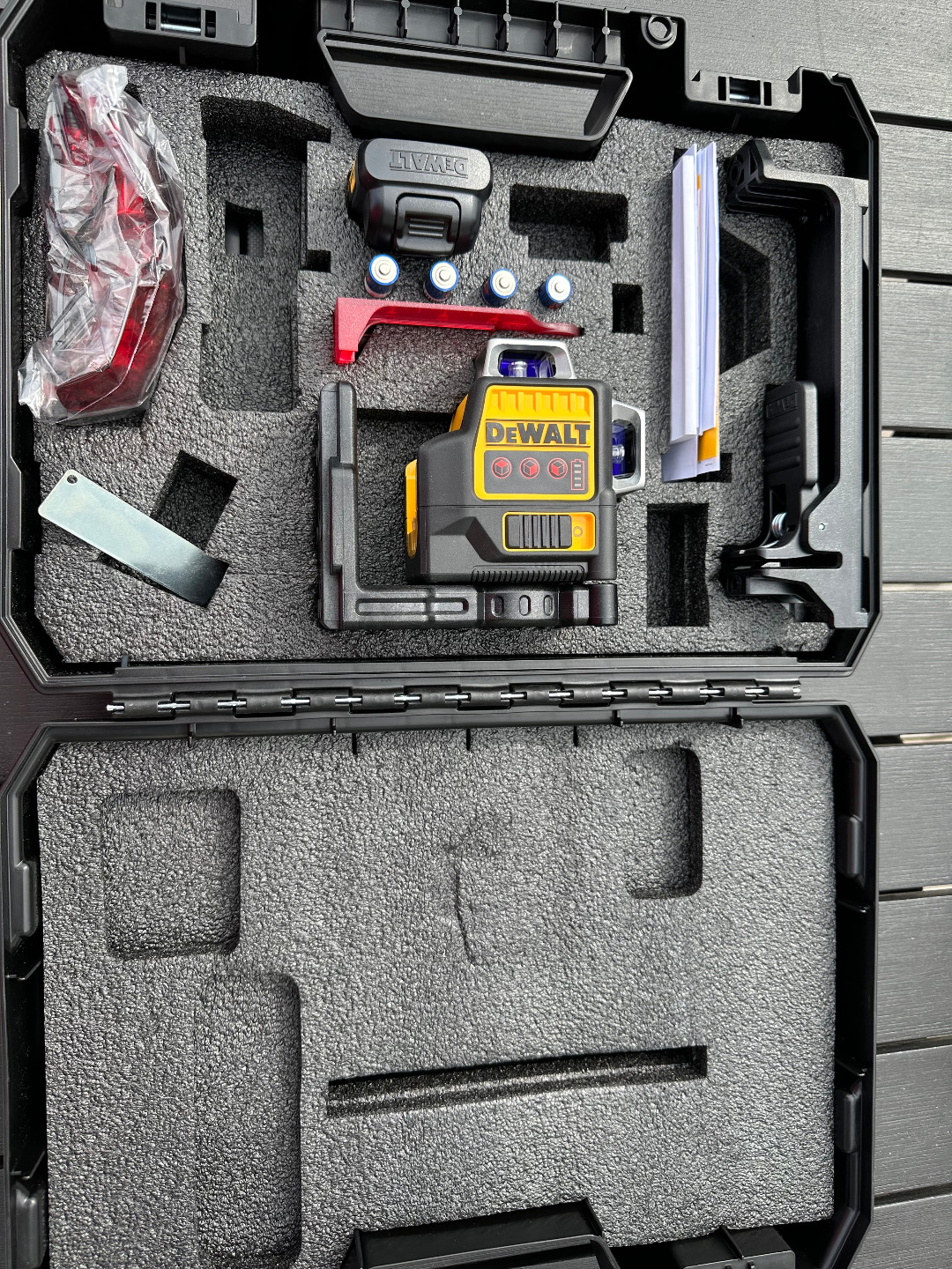 Dewalt dce089r - krysslaser