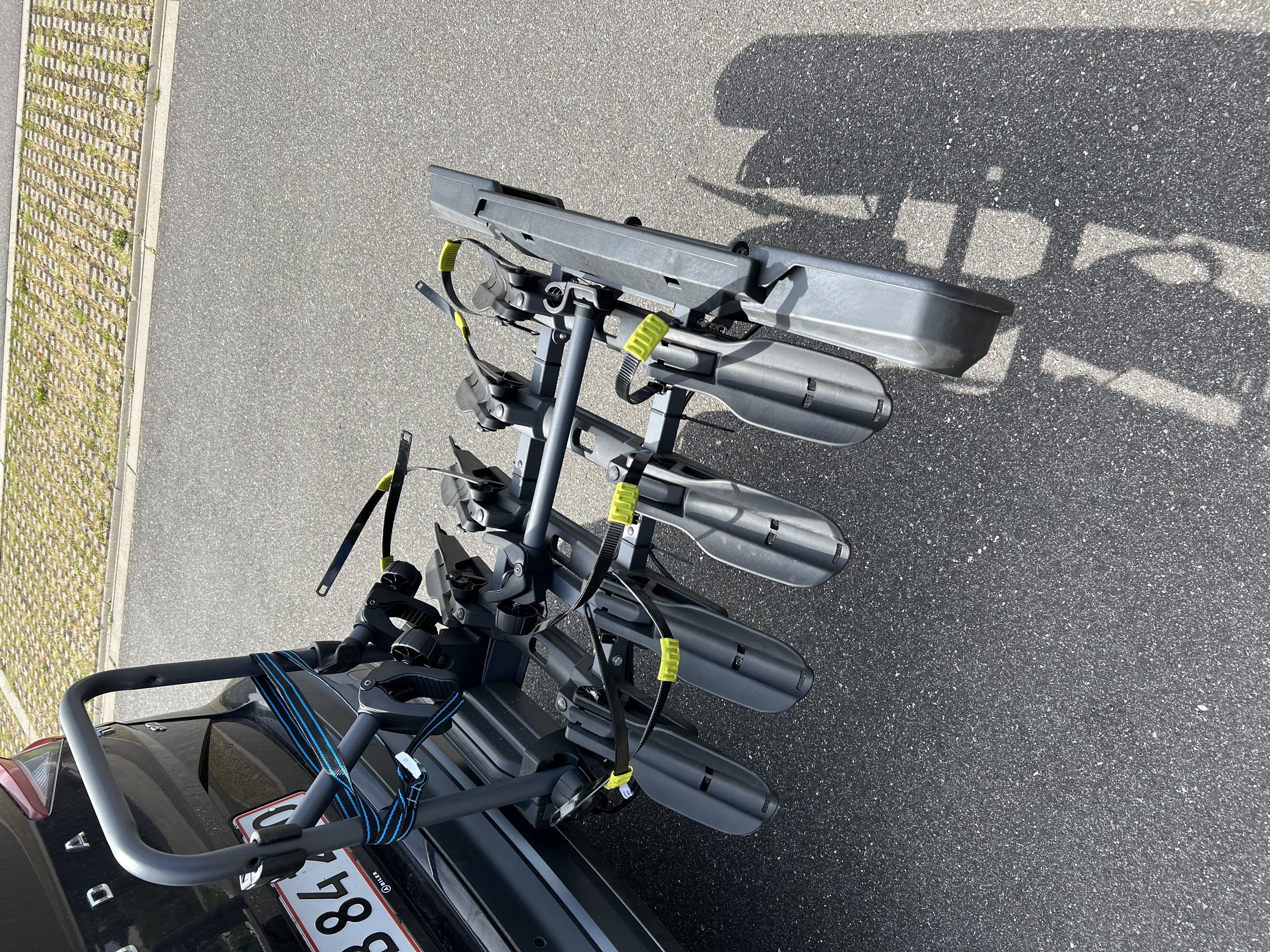 Cykelholder til 4 cykler med vippefunktion. monteret på træk