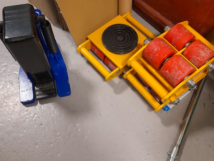 Maskinskridskor samt domkraft