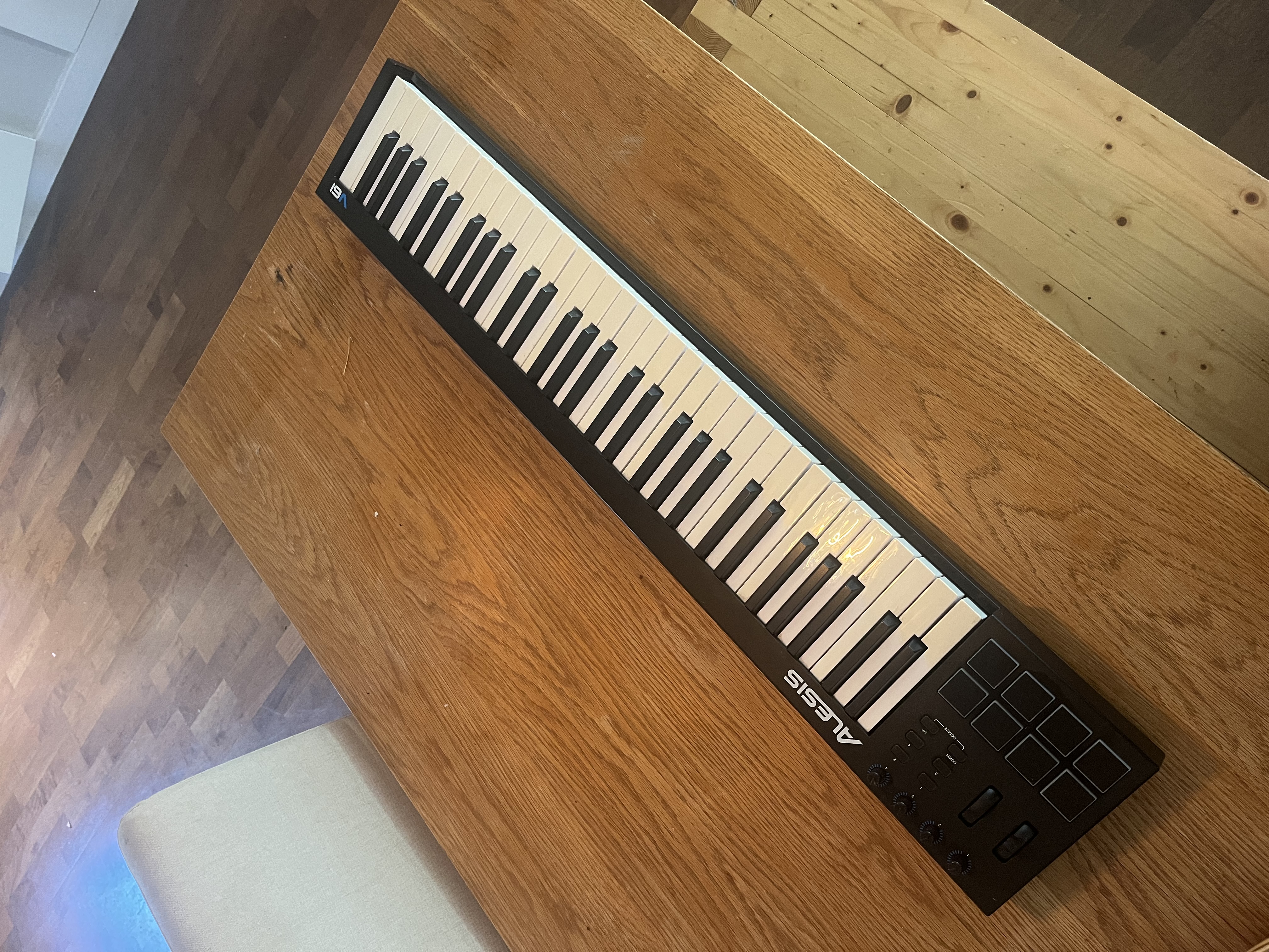Alesis v61 midi keyboard & pedal