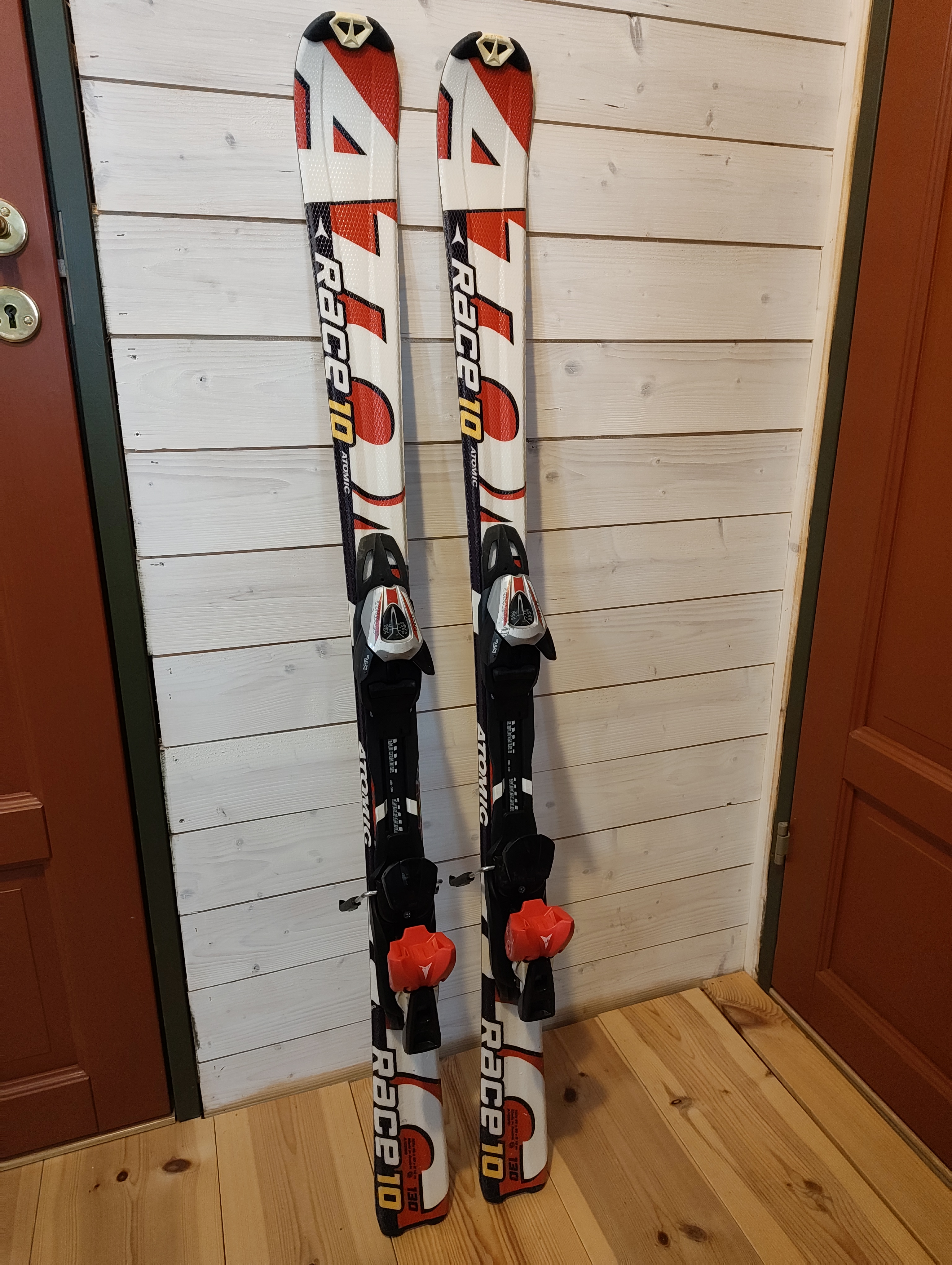 Alpinskidor atomic race 10, längd 130 cm