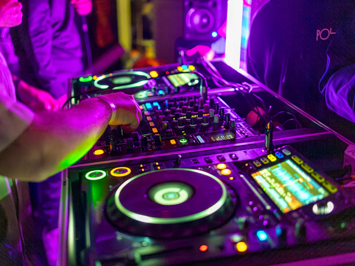 2 x cdj3000's & djm-a9 mixer.