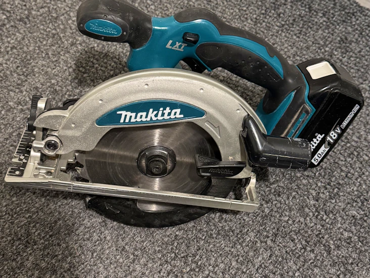 Makita cirkelsåg ink. batteri och laddare