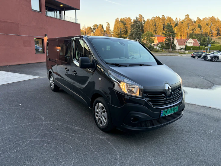 Renault trafic long one 295 cm inside