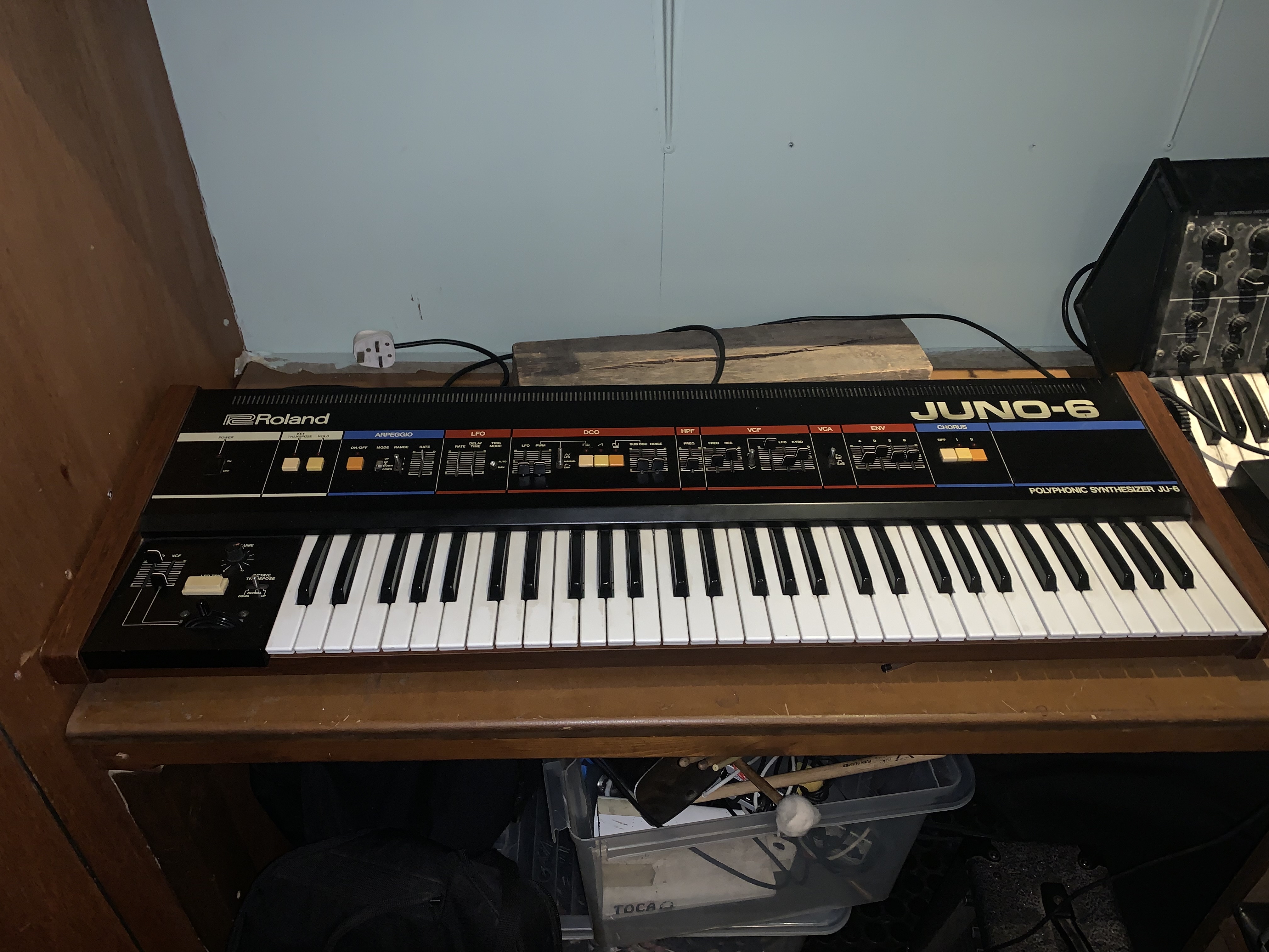 Roland juno-6