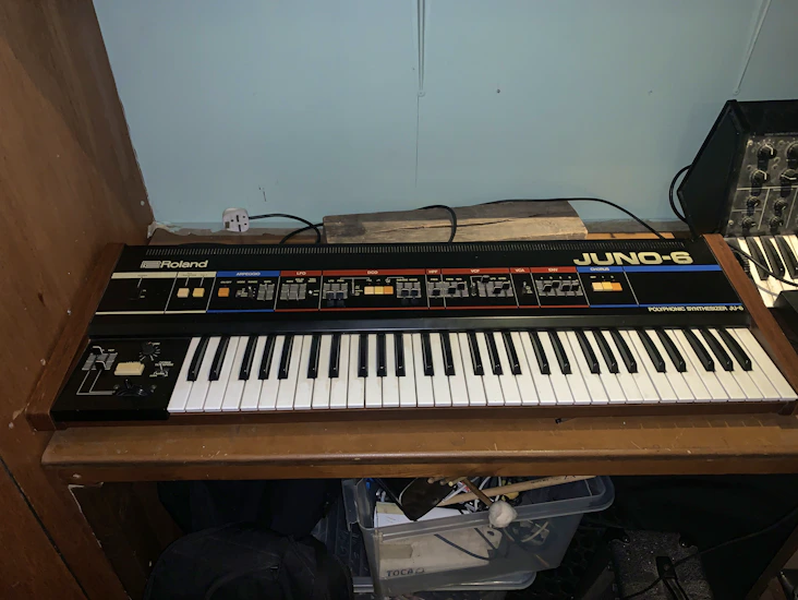 Roland juno-6