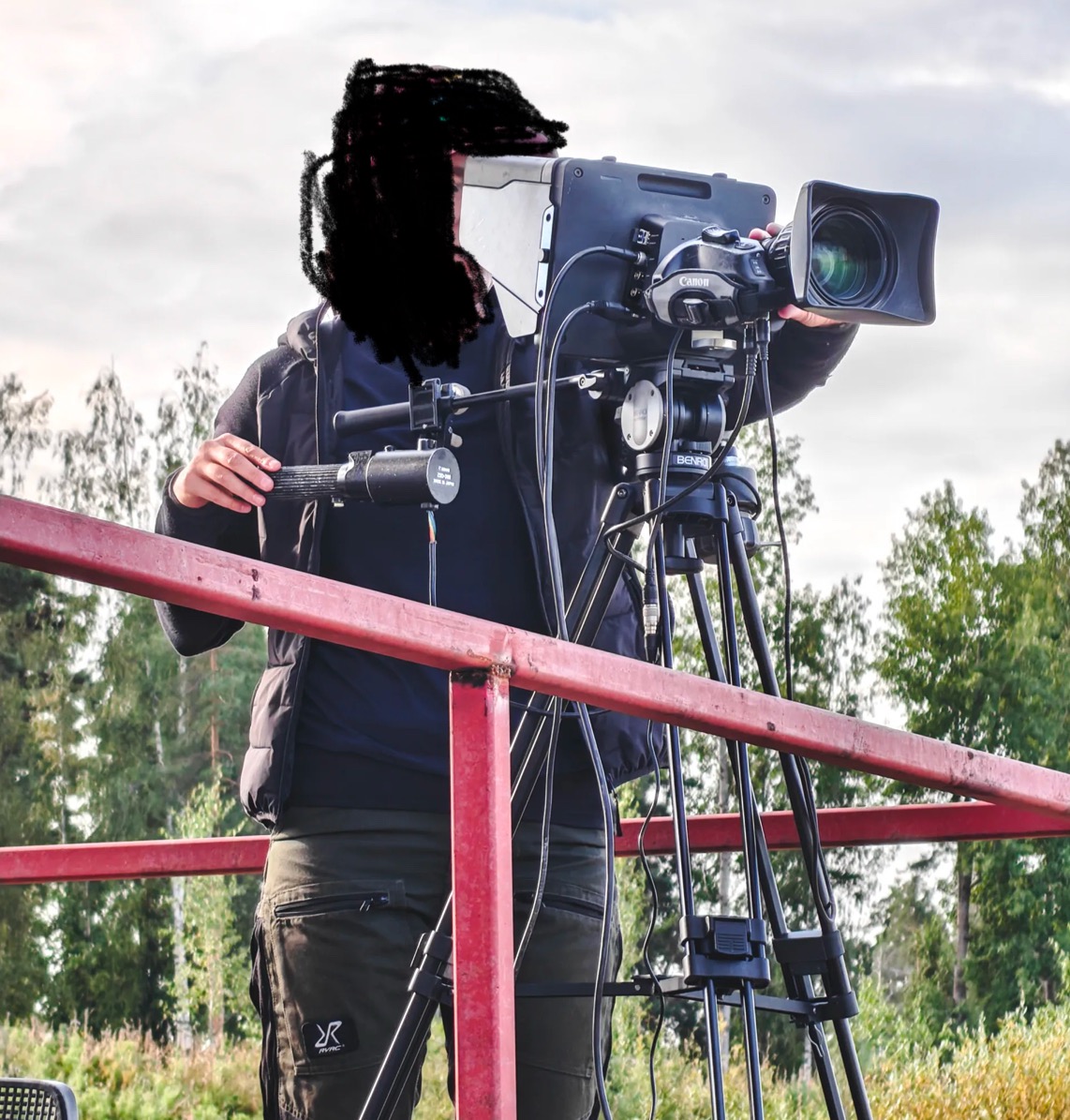 Blackmagic design studio camera hd + canon j21x tai canon j9ax broadcast-objektiivi + zoom- ja tarkennuskahvat + benro kh25rm jalusta + aja u-tap sdi