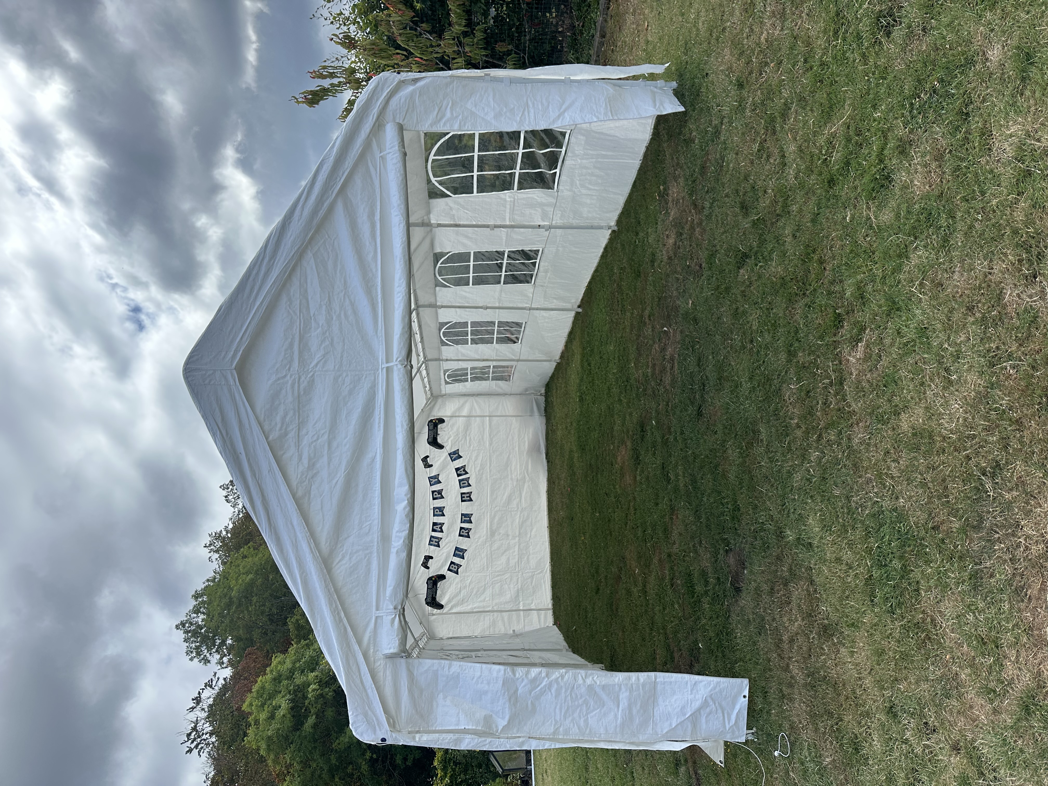 Festtelt 4 × 8 meter – komplet og i god stand
