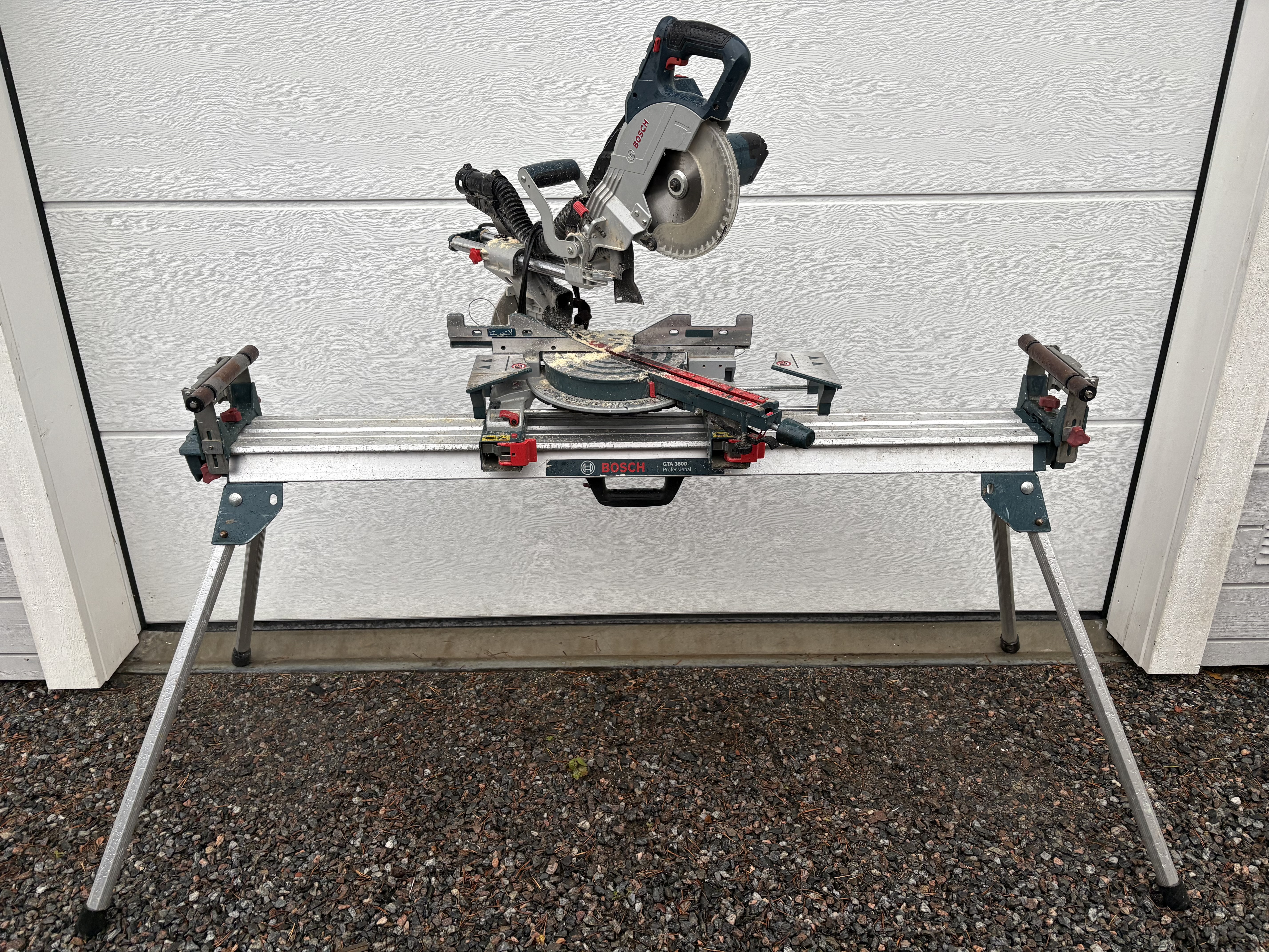 Kap-& gersåg bosch 80sj 216mm 1400w + stativ