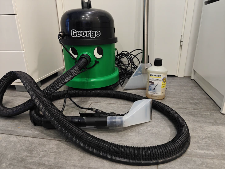 Tekstiilipesuri + kärcher-pesuaine