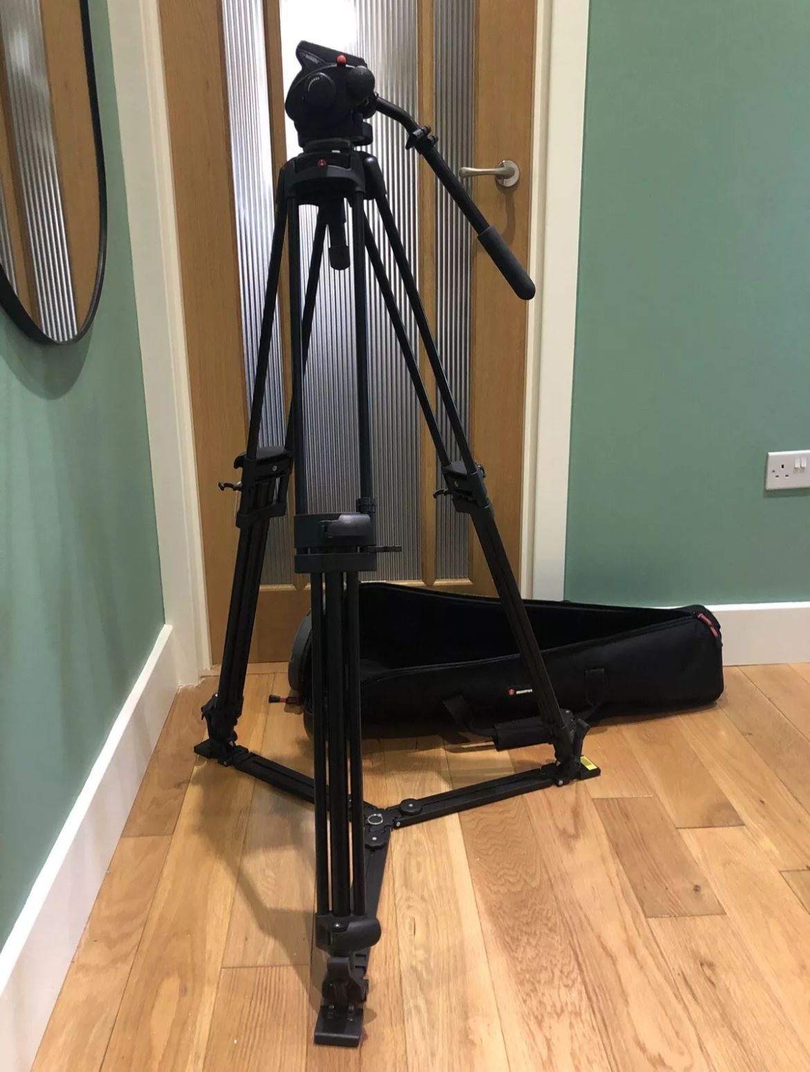 Manfrotto 525mvb tripod with 503hdv fluid head