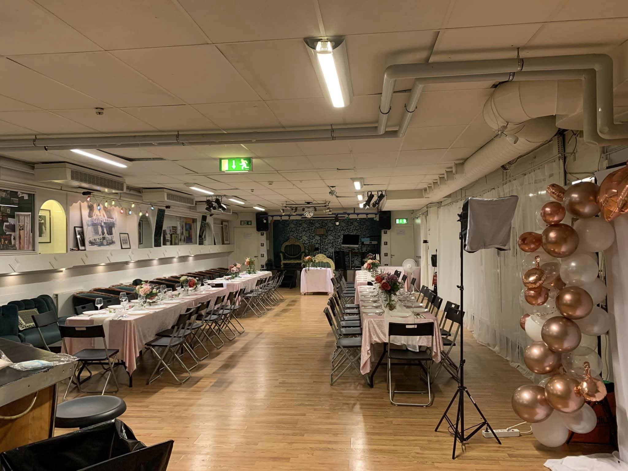 8 bord 40 stolar