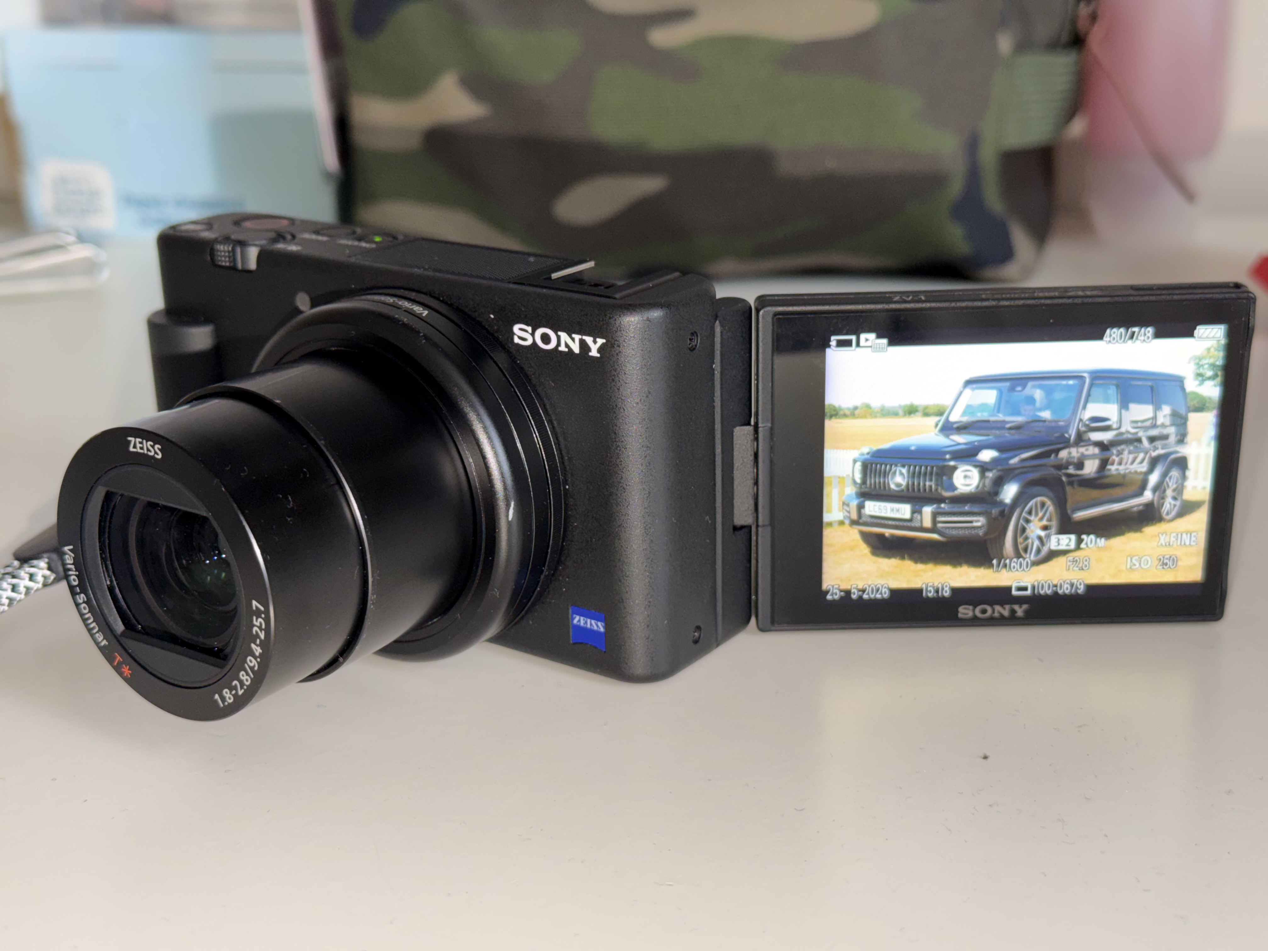 Sony zv-1 4k digital video camera