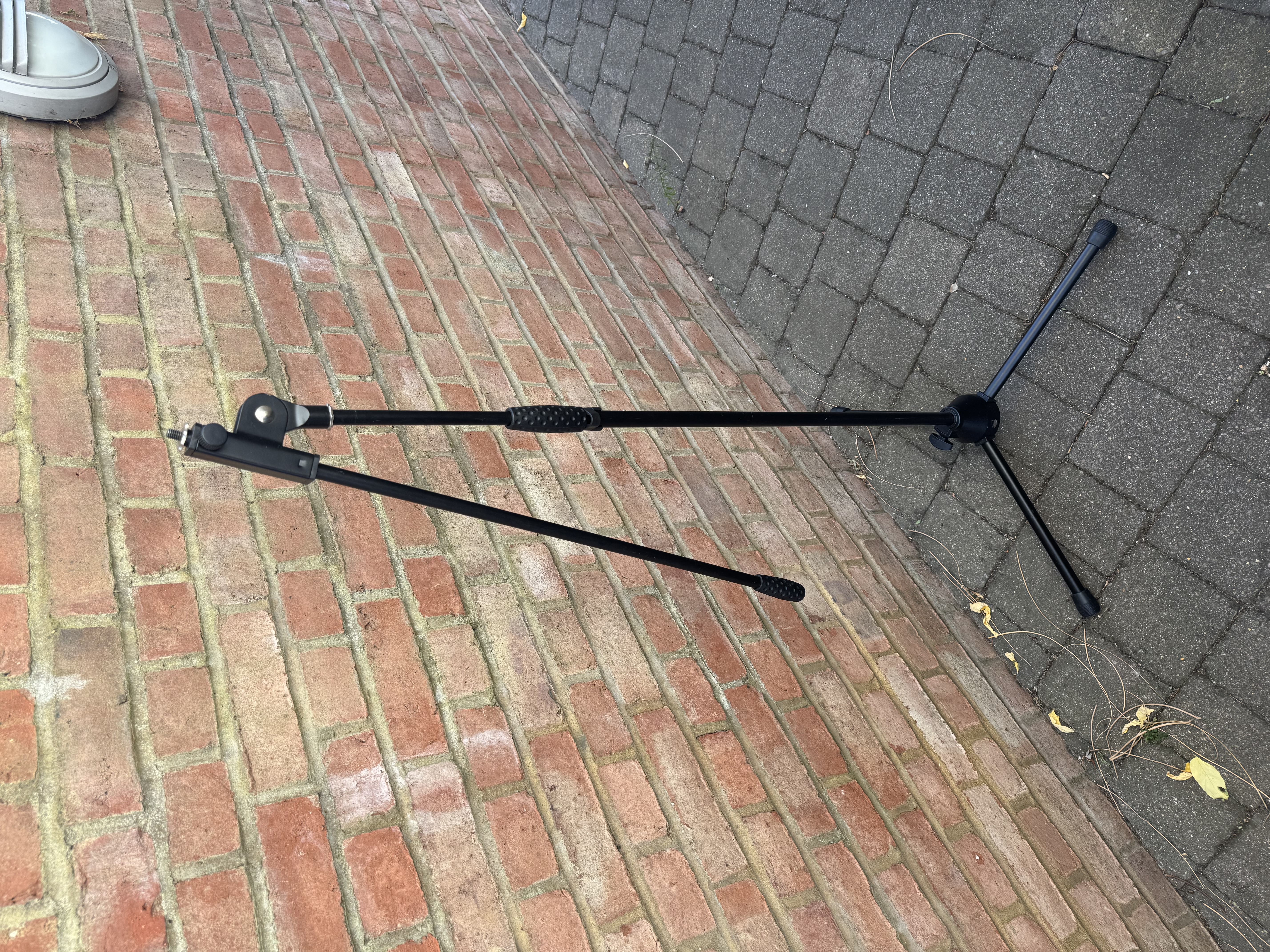 Boom microphone stand