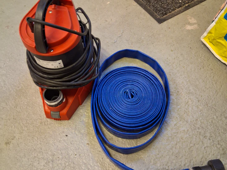 Dränkbar pump 133l/min 400w + 10 m slang.