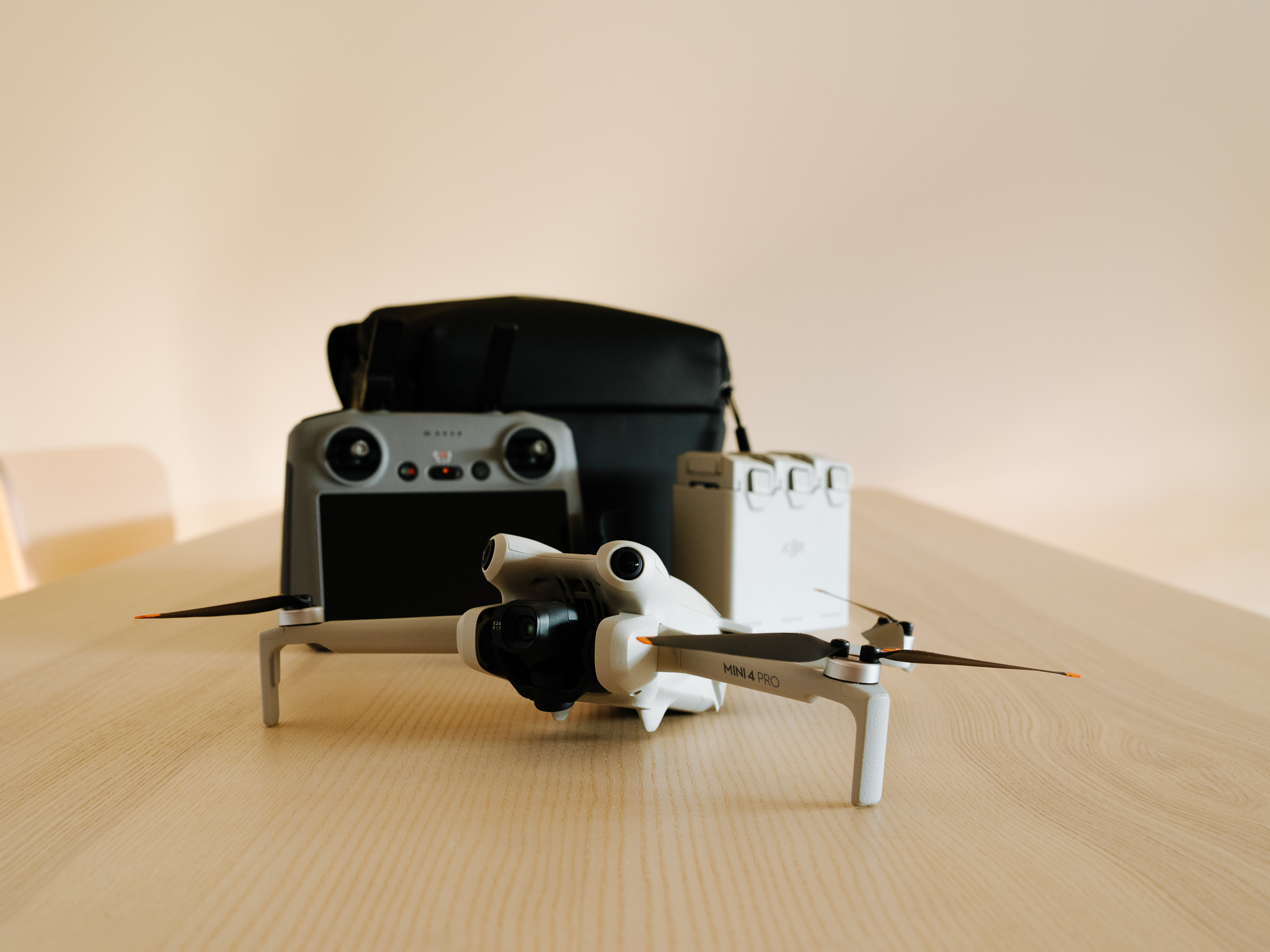 Dji mini 4 pro - fly more combo (med rc 2-fjernkontroll)