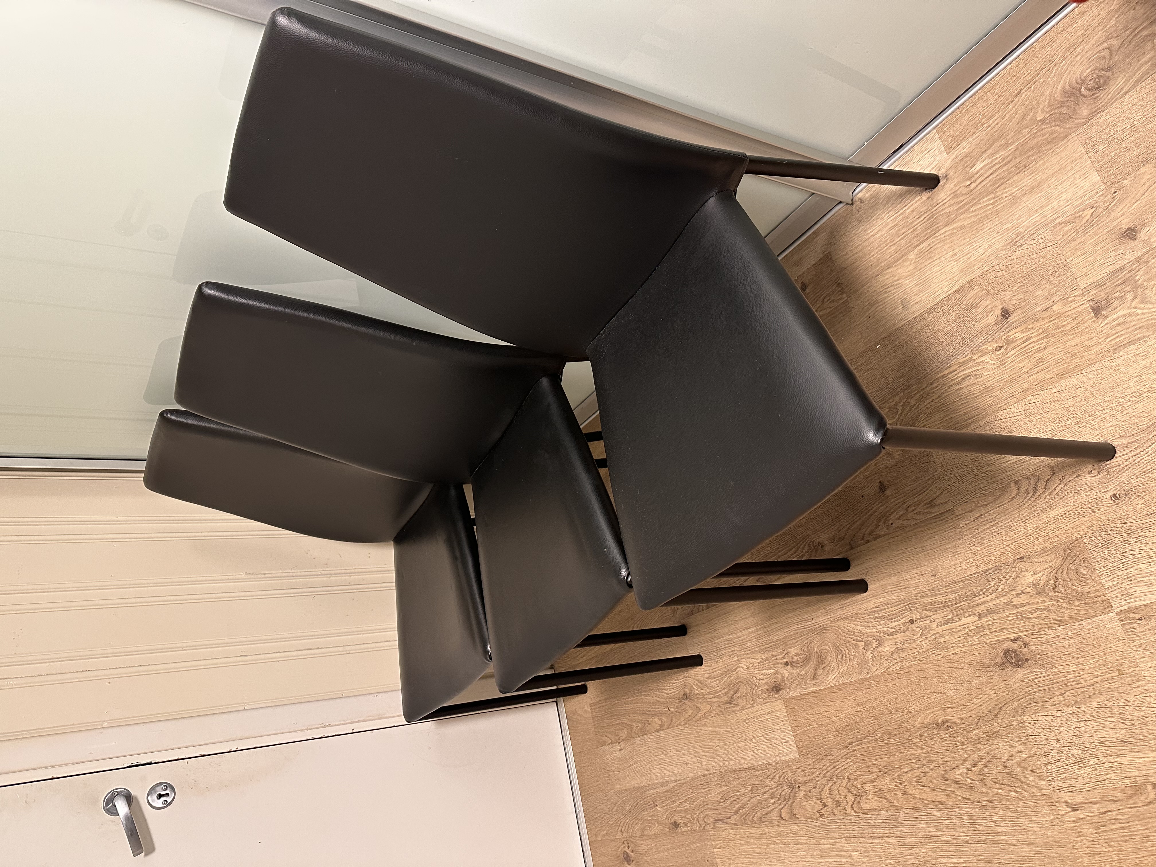 Fine stoler som kan stables (8 stk)