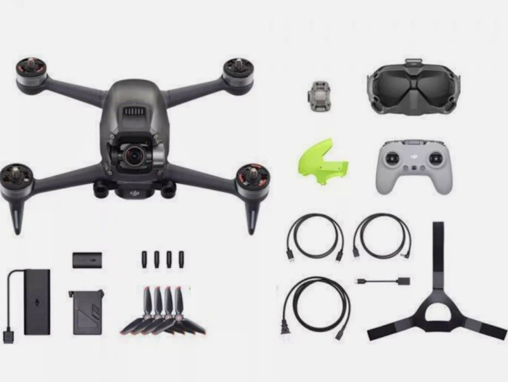 Dji fpv drone combo with 2 more battery.