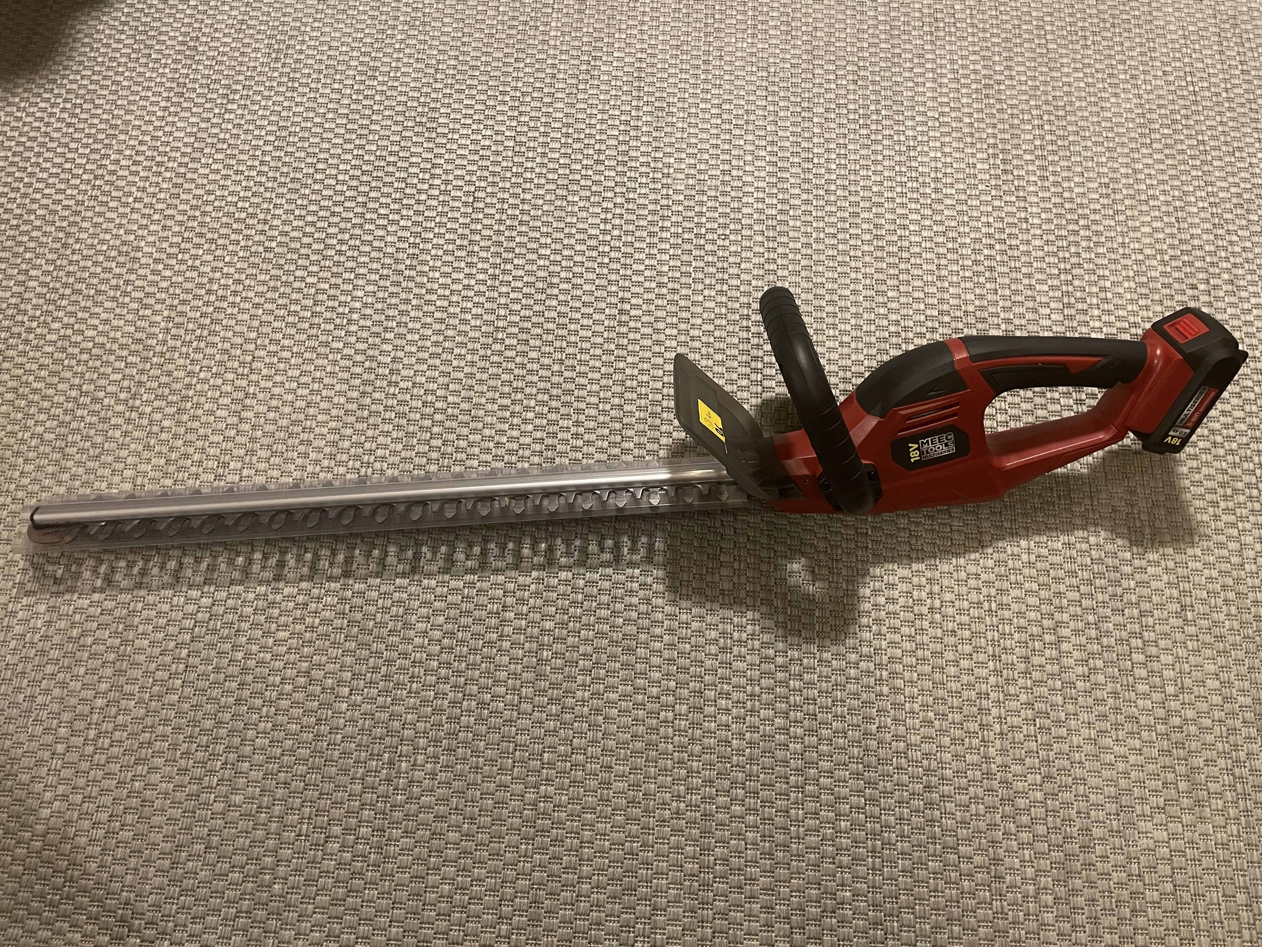 Batteridriven häcksax 67 cm 12v