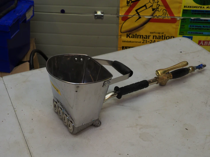 Pneumatisk putsspruta